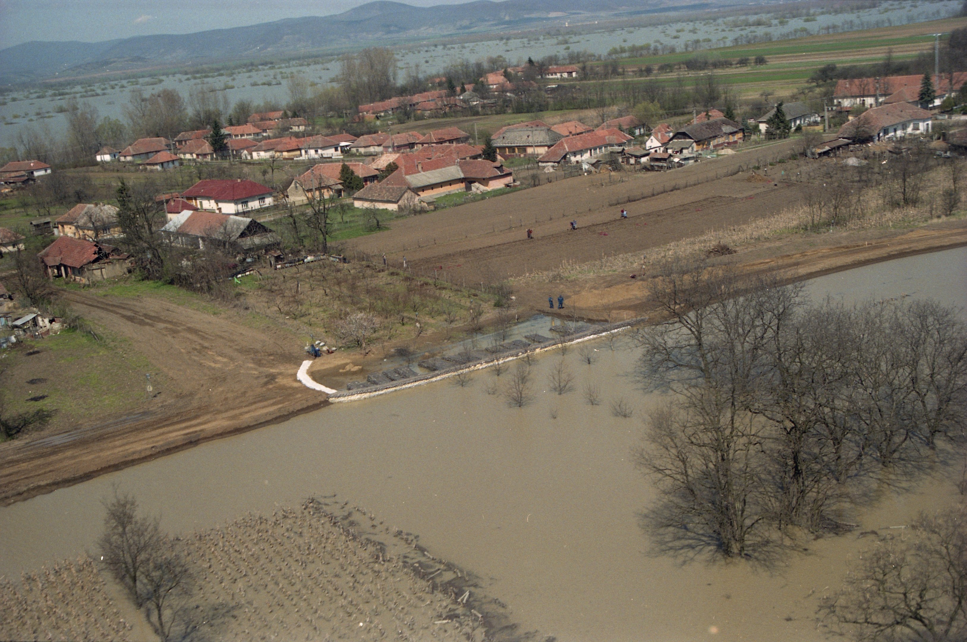 2000. évi árvíz a Tiszán - Zalkod (Magyar Környezetvédelmi és Vízügyi Múzeum - Duna Múzeum CC BY-NC-SA)