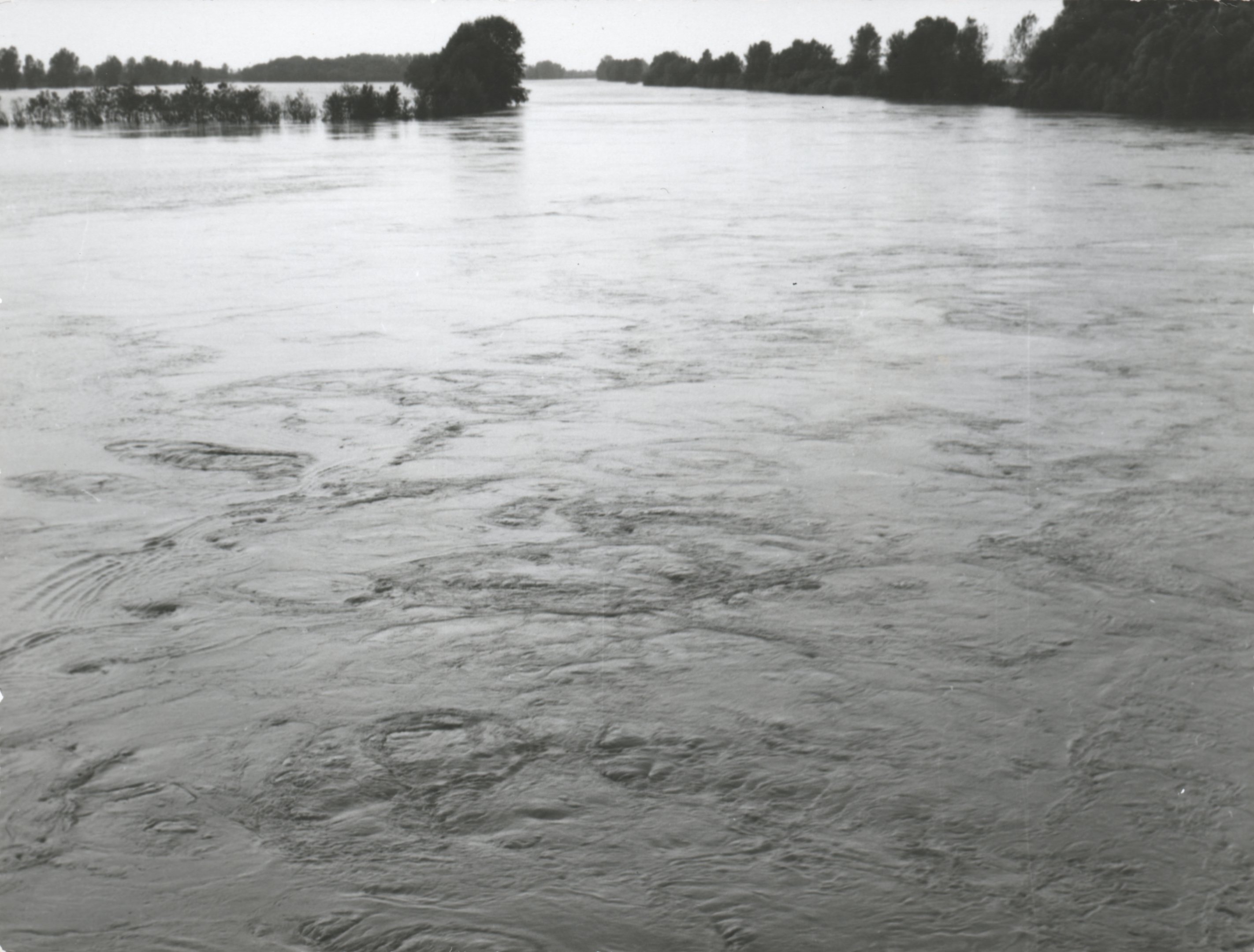 A második árhullám a Szamoson a tunyogmatolcsi hídnál, 1970. június 14. (Magyar Környezetvédelmi és Vízügyi Múzeum - Duna Múzeum CC BY-NC-SA)
