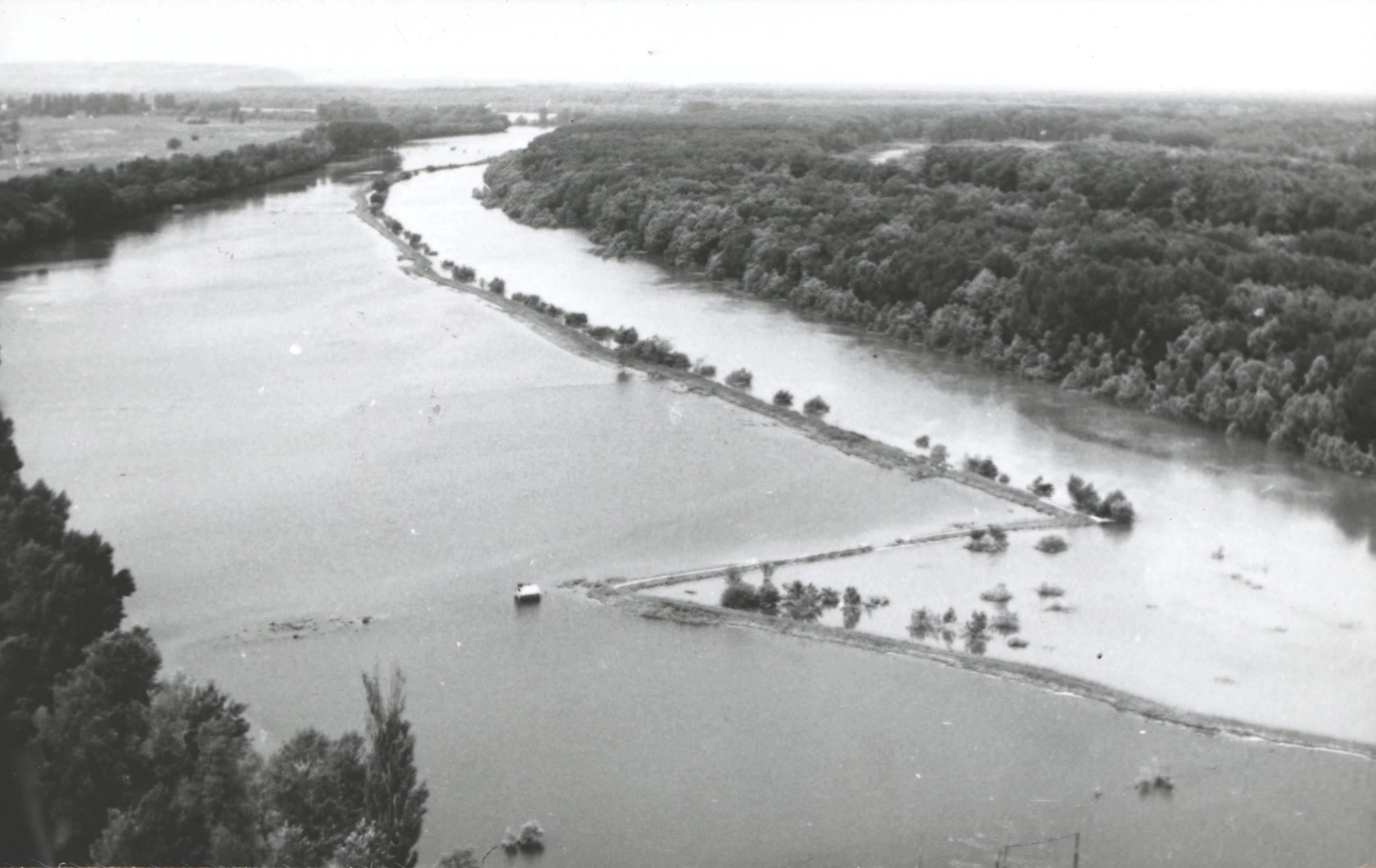 Nyárigát által védett terület már víz alatt (Magyar Környezetvédelmi és Vízügyi Múzeum - Duna Múzeum CC BY-NC-SA)