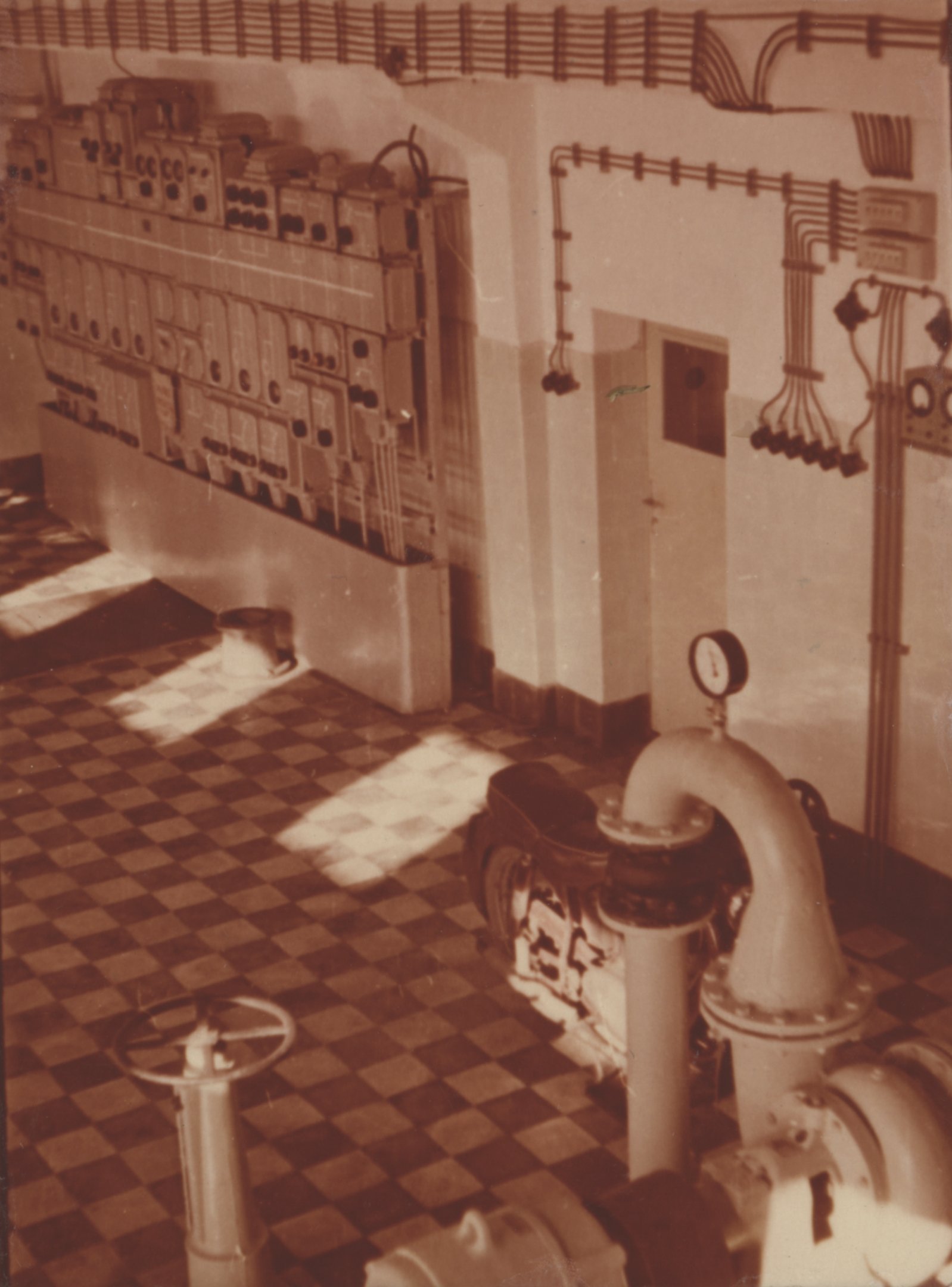 Gépterem - Központi elektromos tokozott kapcsolóberendezés (Magyar Környezetvédelmi és Vízügyi Múzeum - Duna Múzeum CC BY-NC-SA)