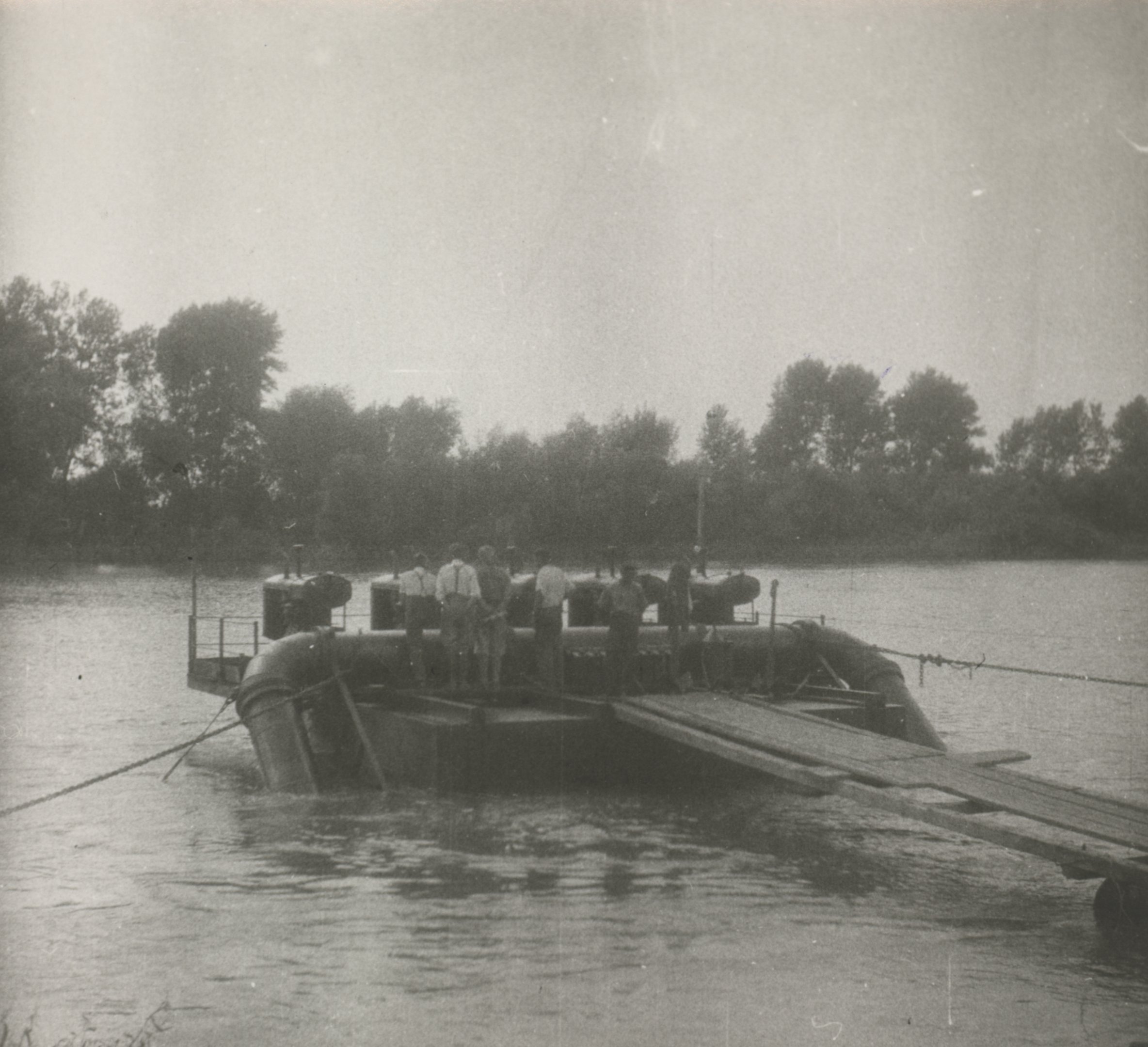 Tiszabői első úszó vízkivétel nagy víznél, 1949 (Magyar Környezetvédelmi és Vízügyi Múzeum - Duna Múzeum CC BY-NC-SA)