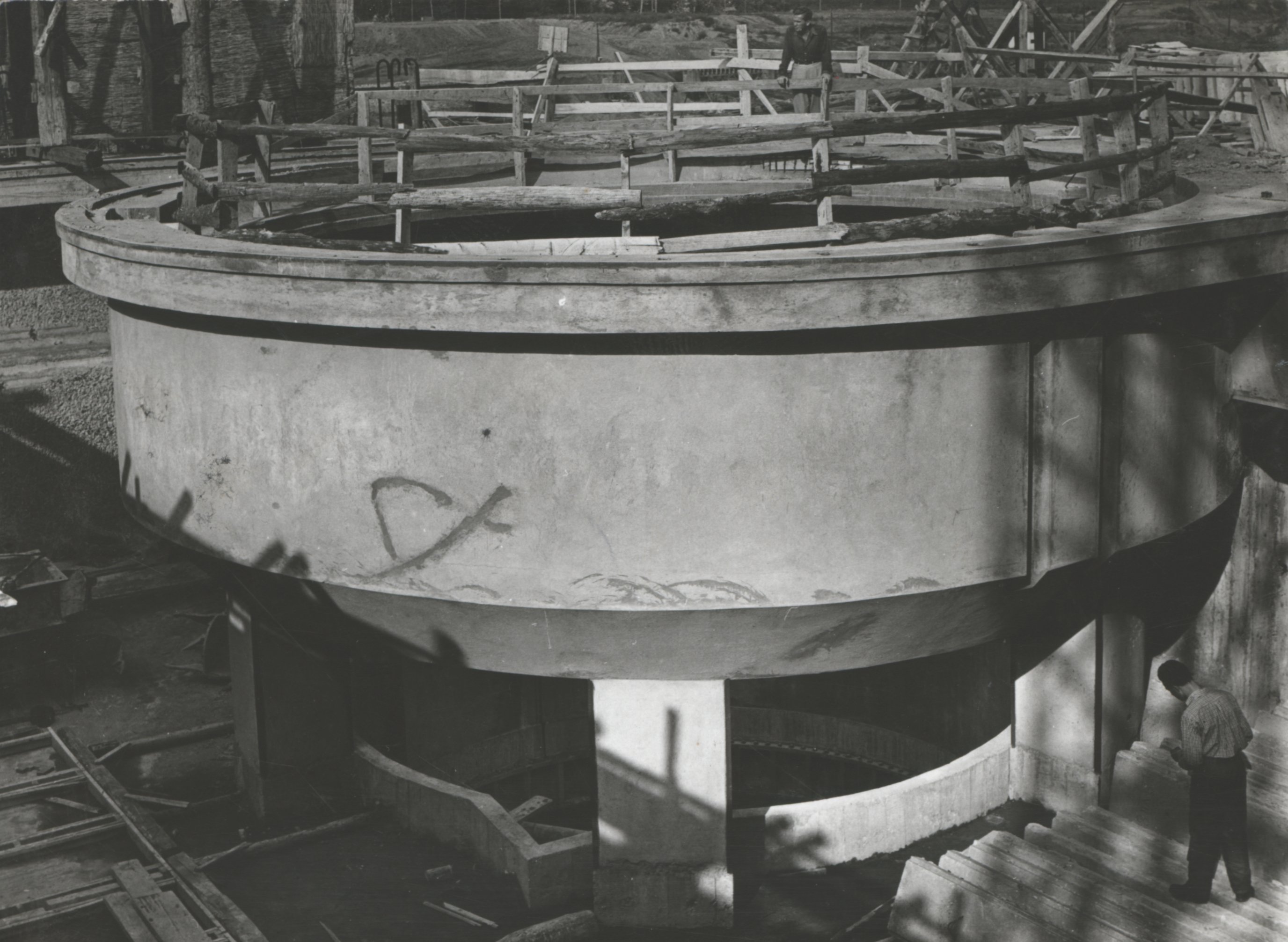 A vízerőmű egyik generátortartó gyűrűje kizsaluzás után (Magyar Környezetvédelmi és Vízügyi Múzeum - Duna Múzeum CC BY-NC-SA)
