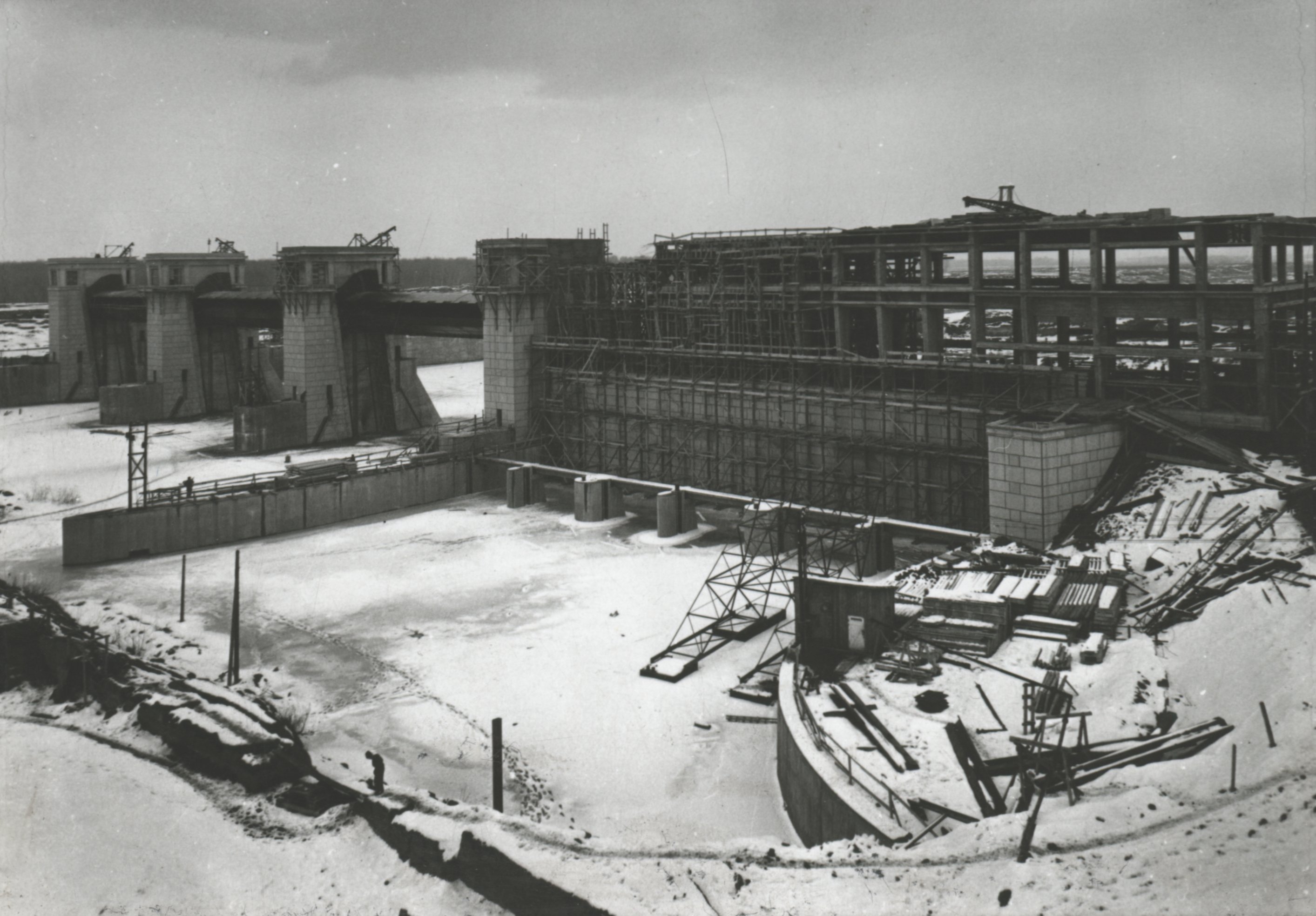 1954. januárjában a vízlépcső befagyott alvízi öblözete (Magyar Környezetvédelmi és Vízügyi Múzeum - Duna Múzeum CC BY-NC-SA)