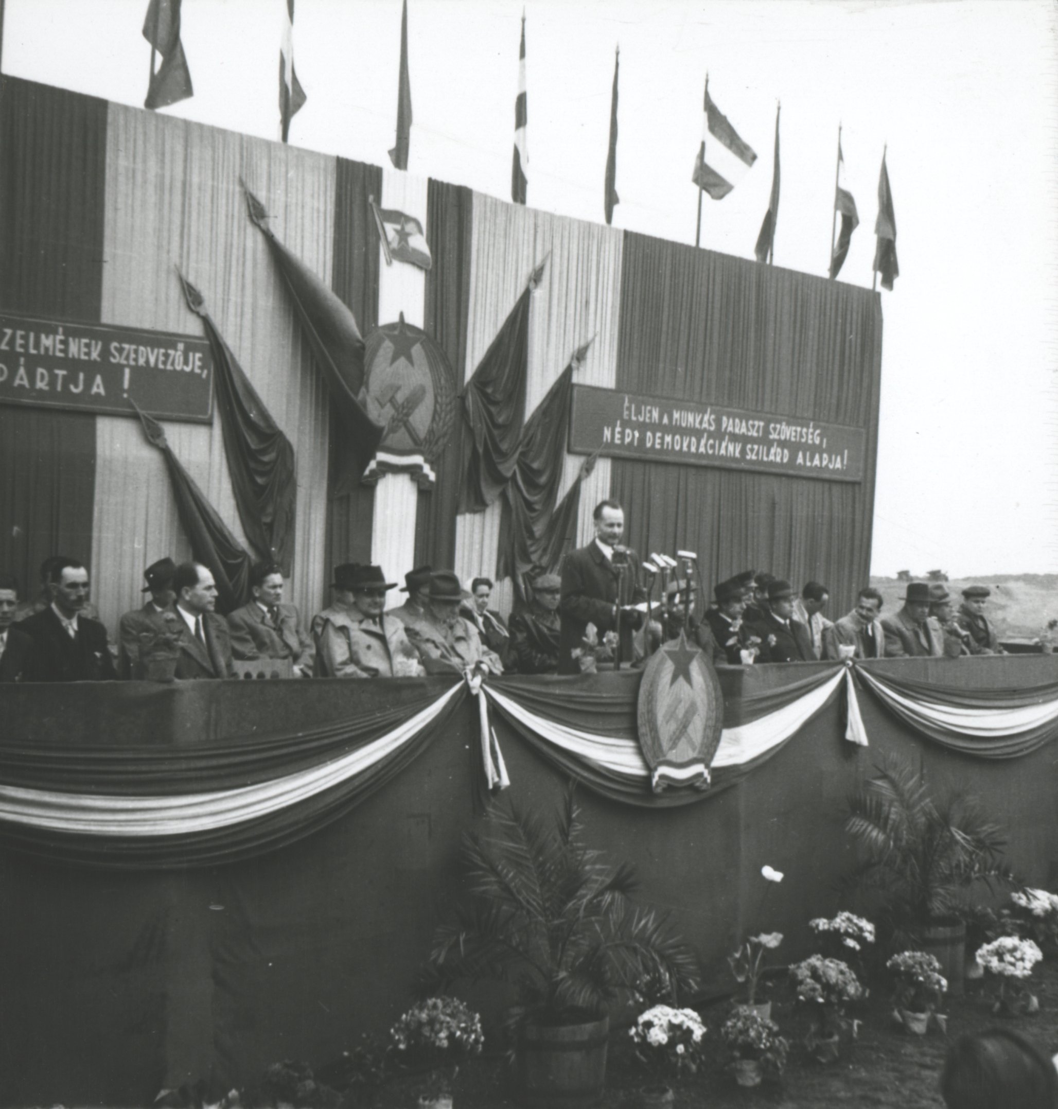 A tiszalöki duzzasztómű ünnepélyes üzembehelyezése 1954. május 9-én (Magyar Környezetvédelmi és Vízügyi Múzeum - Duna Múzeum CC BY-NC-SA)