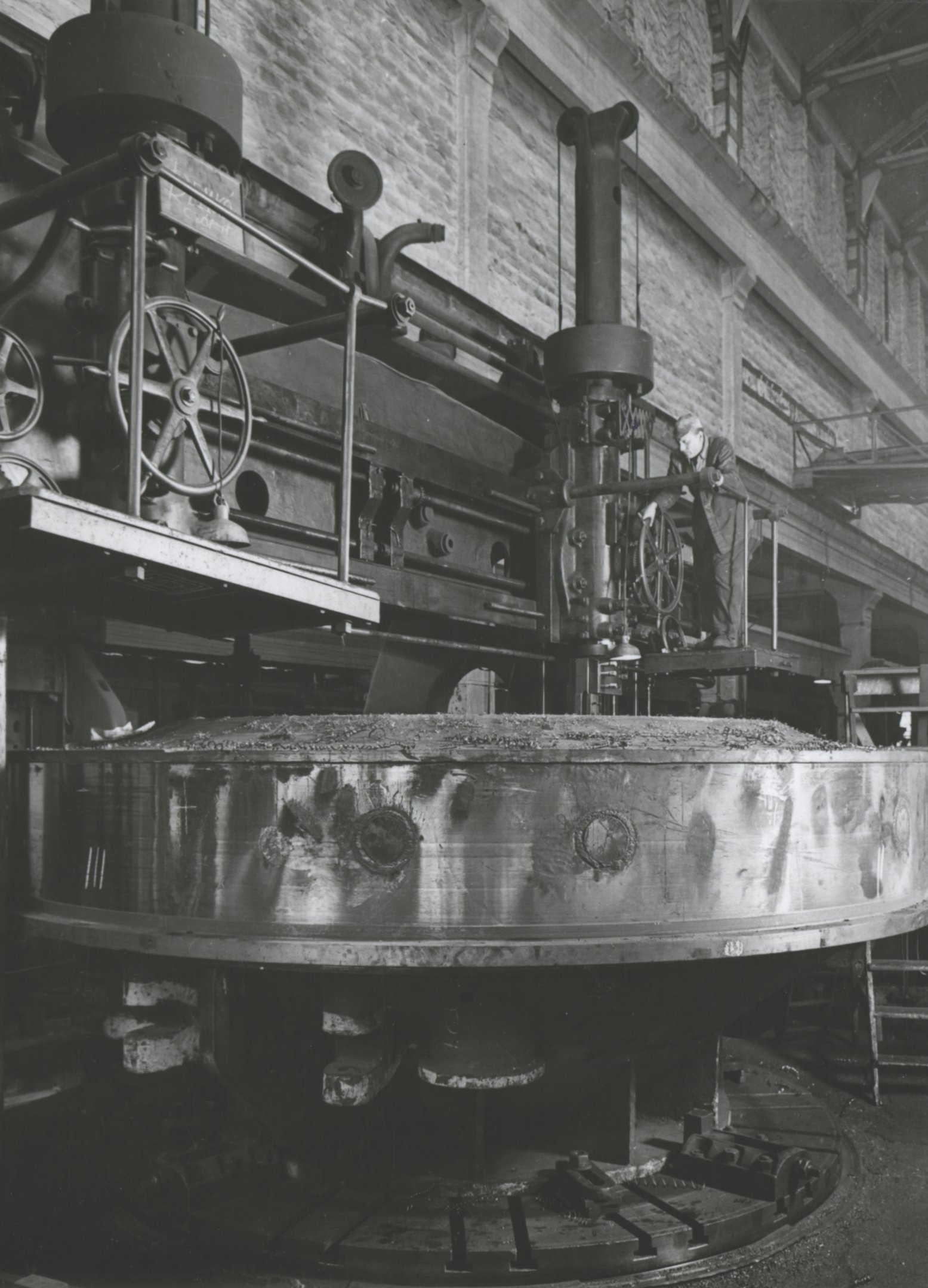 A vízerőmű egyik turbinájának gyártása a Ganz gyárban (Magyar Környezetvédelmi és Vízügyi Múzeum - Duna Múzeum CC BY-NC-SA)