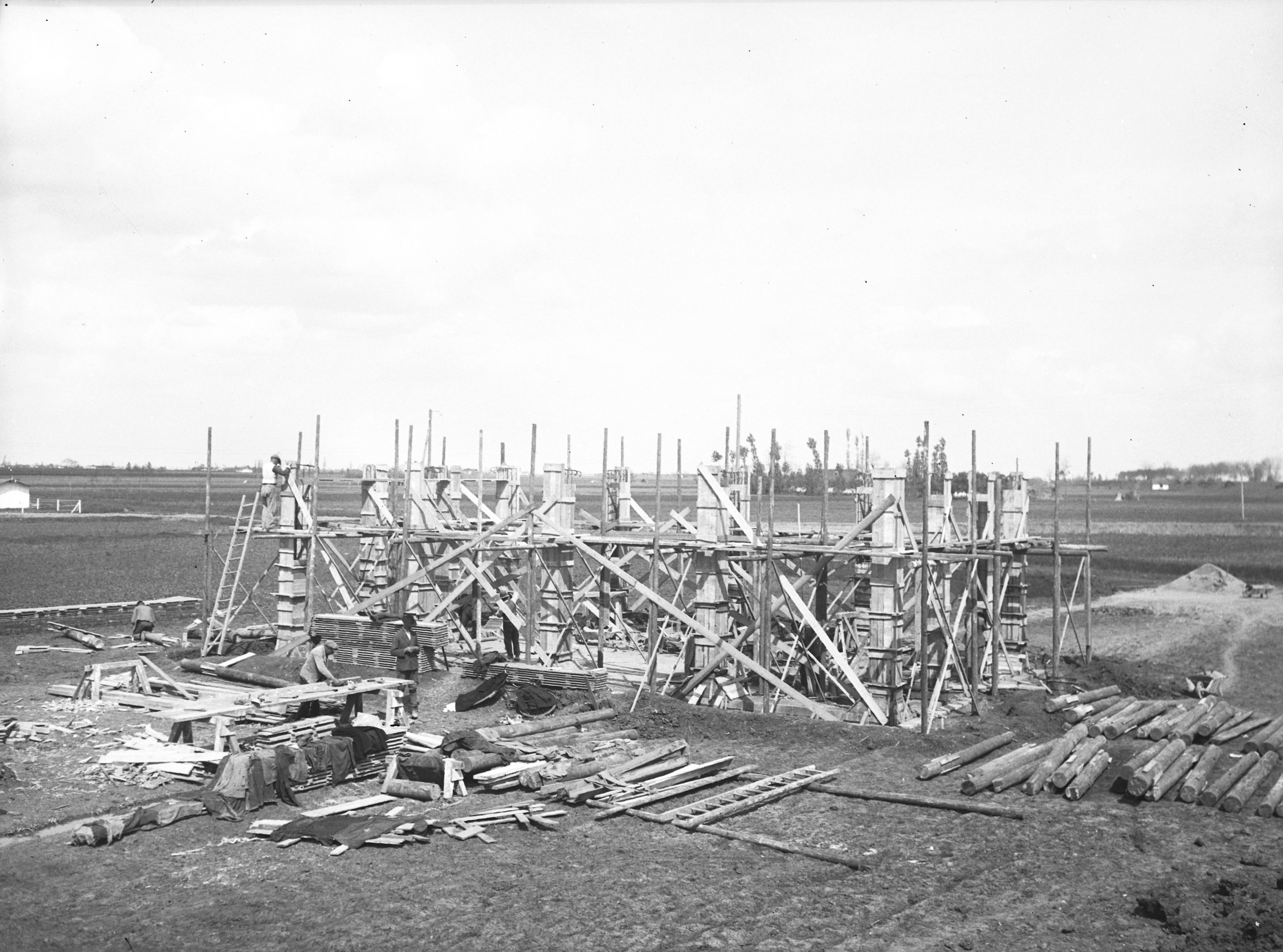 Raktárépület alapozásának zsaluzása, 1937. április 27. (Magyar Környezetvédelmi és Vízügyi Múzeum - Duna Múzeum CC BY-NC-SA)