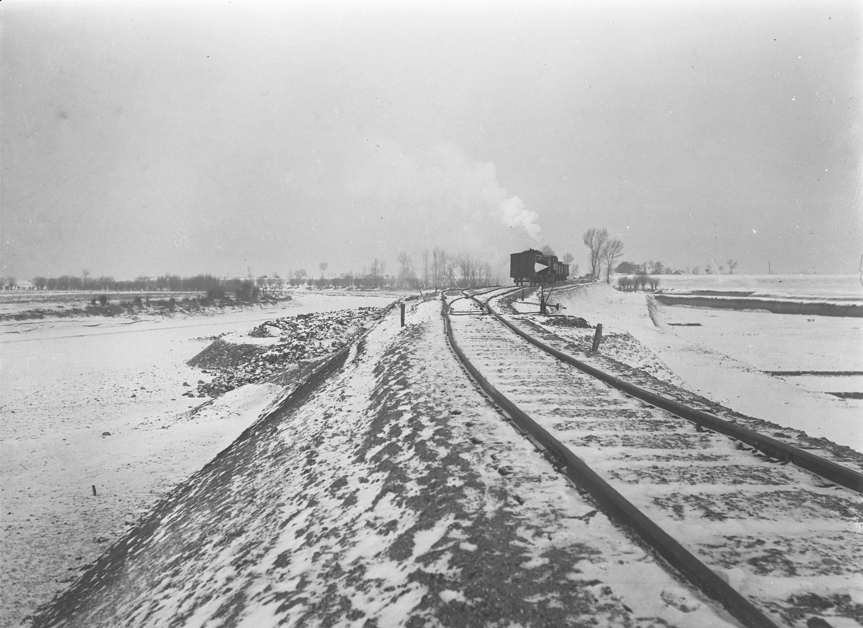 Vonat csere az iparvágányon, 1938. január 4. (Magyar Környezetvédelmi és Vízügyi Múzeum - Duna Múzeum CC BY-NC-SA)