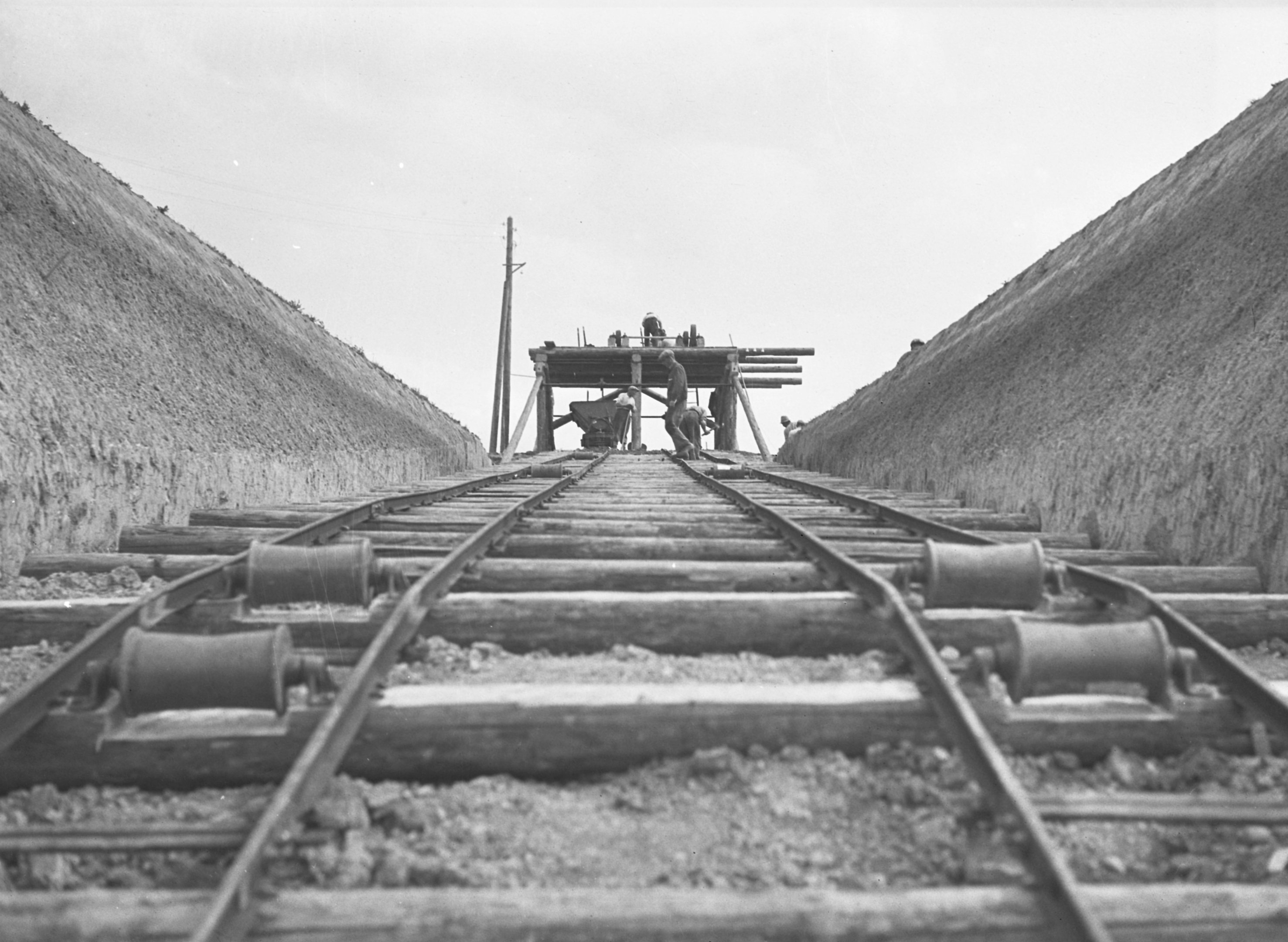 Vasszádfal közötti föld elszállítására épülő felvonó pálya, 1938. május 18. (Magyar Környezetvédelmi és Vízügyi Múzeum - Duna Múzeum CC BY-NC-SA)