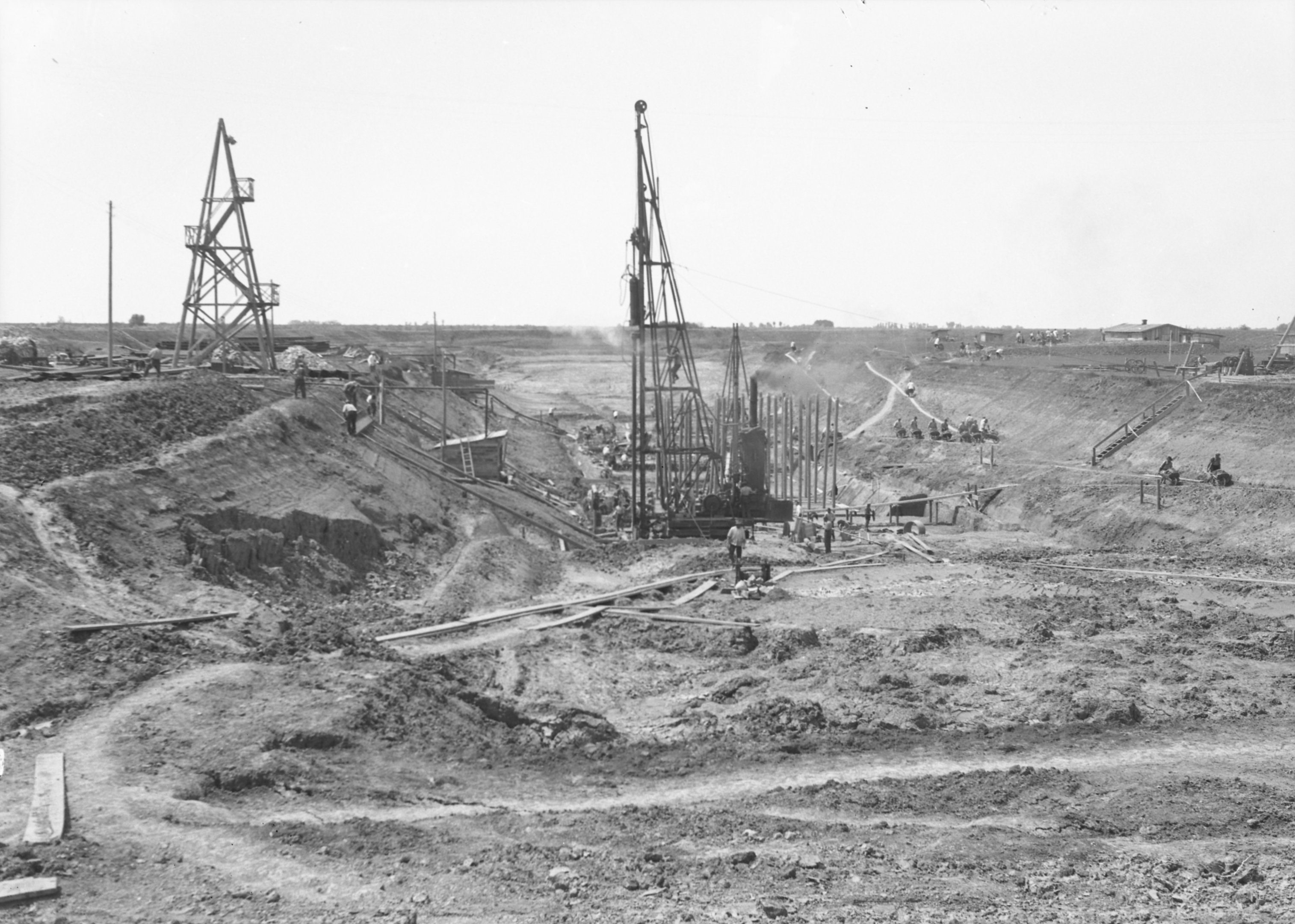 Földkiemelés a hajózózsilip helyén - Larssen verés a felső főnél, 1939. május 17. (Magyar Környezetvédelmi és Vízügyi Múzeum - Duna Múzeum CC BY-NC-SA)