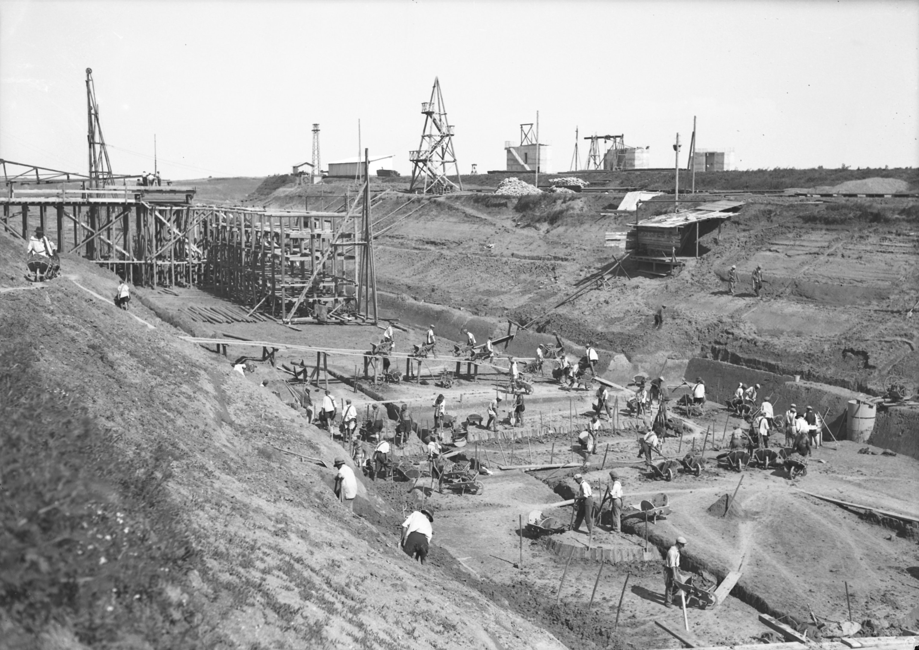 Földkiemelés a hajózózsilip helyén, 1939. június 6. (Magyar Környezetvédelmi és Vízügyi Múzeum - Duna Múzeum CC BY-NC-SA)