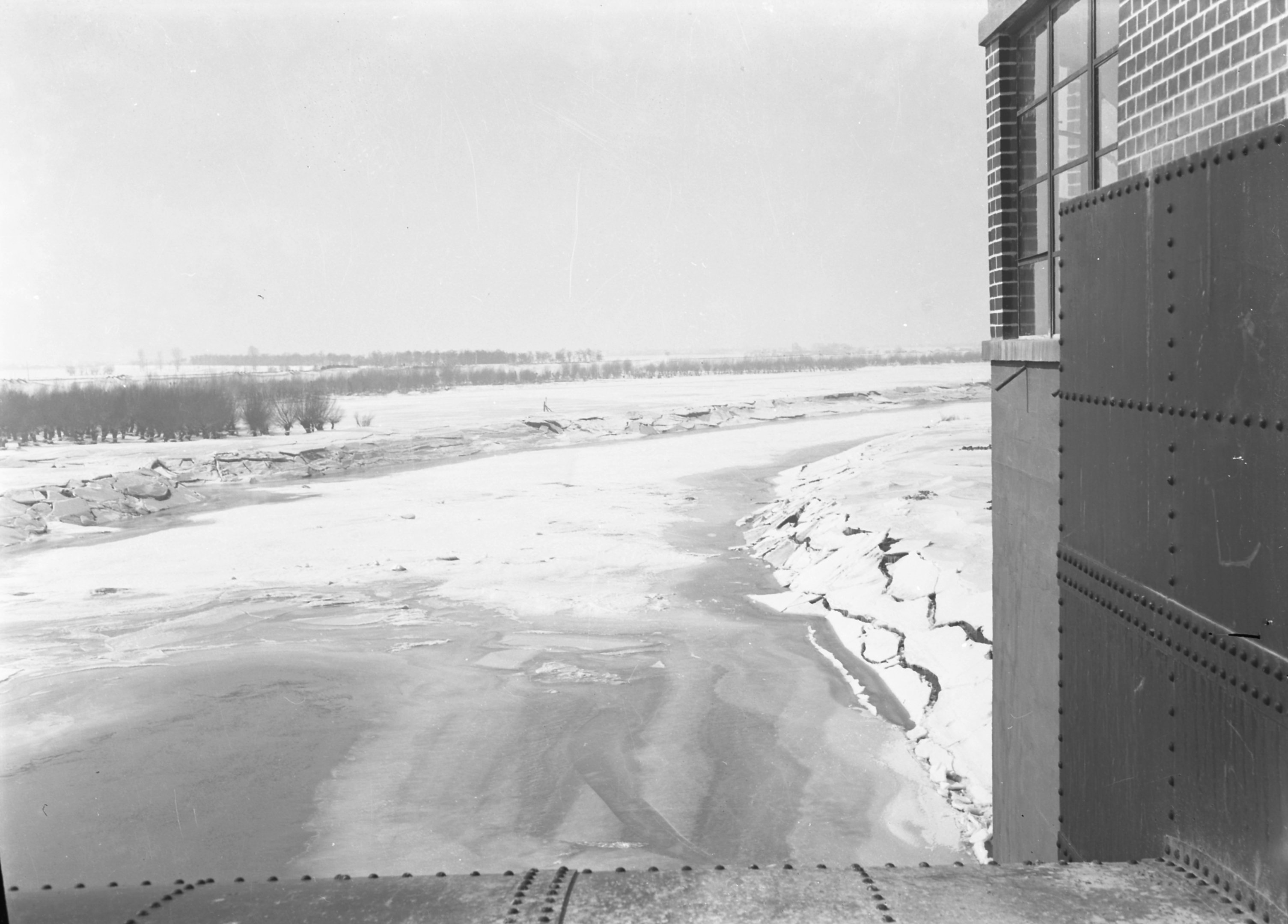 Duzzasztóág alsó szakasza jéggel borítva, 1940. február 23. (Magyar Környezetvédelmi és Vízügyi Múzeum - Duna Múzeum CC BY-NC-SA)