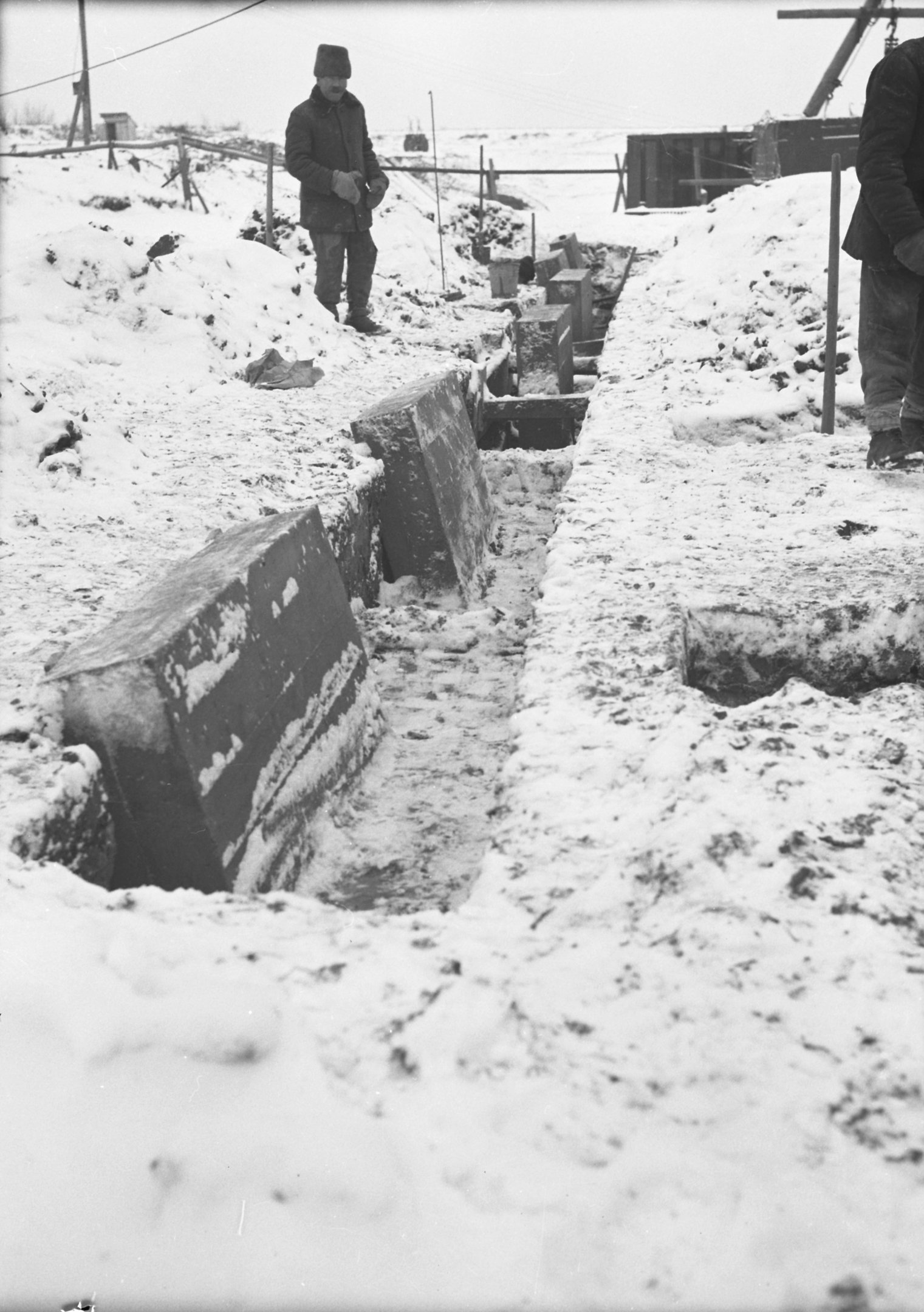 Segédhorgony lemezek hátradöntött és betonozott helyzetben, 1940. december 22. (Magyar Környezetvédelmi és Vízügyi Múzeum - Duna Múzeum CC BY-NC-SA)