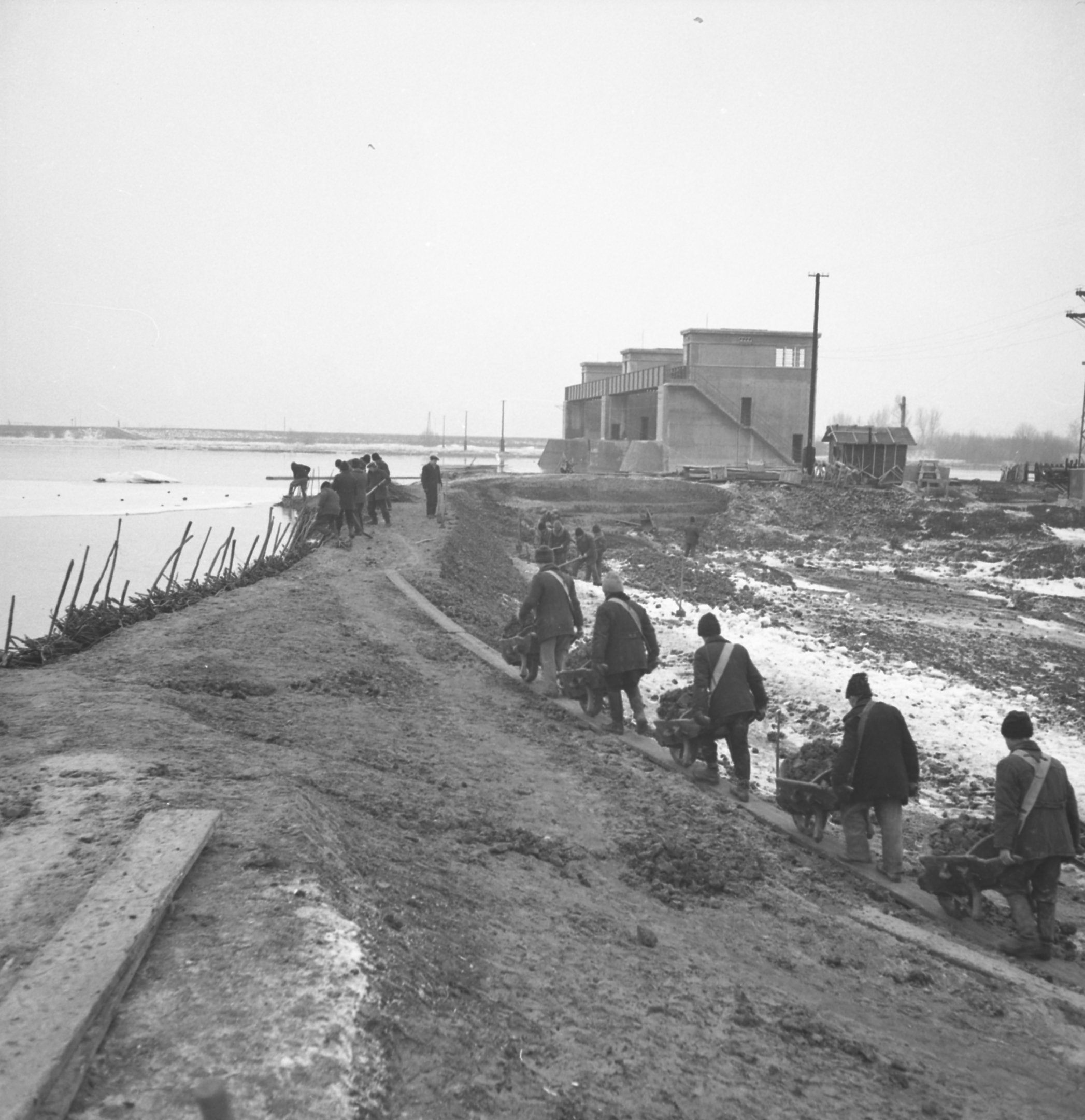 Felső áttöltés erősítése, 1941. január 7. (Magyar Környezetvédelmi és Vízügyi Múzeum - Duna Múzeum CC BY-NC-SA)
