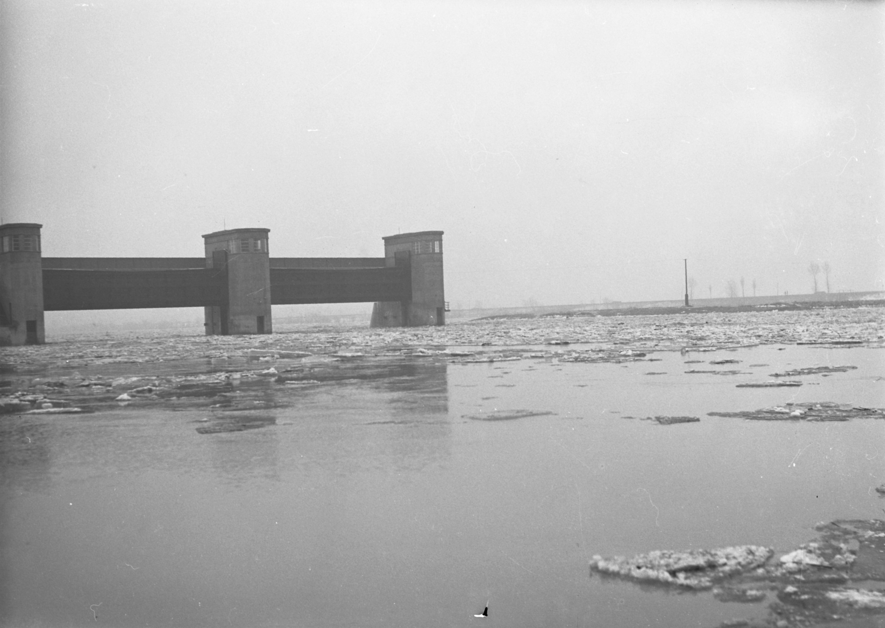 Zajló Körös +719 vízállásnál, 1941. január 6. (Magyar Környezetvédelmi és Vízügyi Múzeum - Duna Múzeum CC BY-NC-SA)