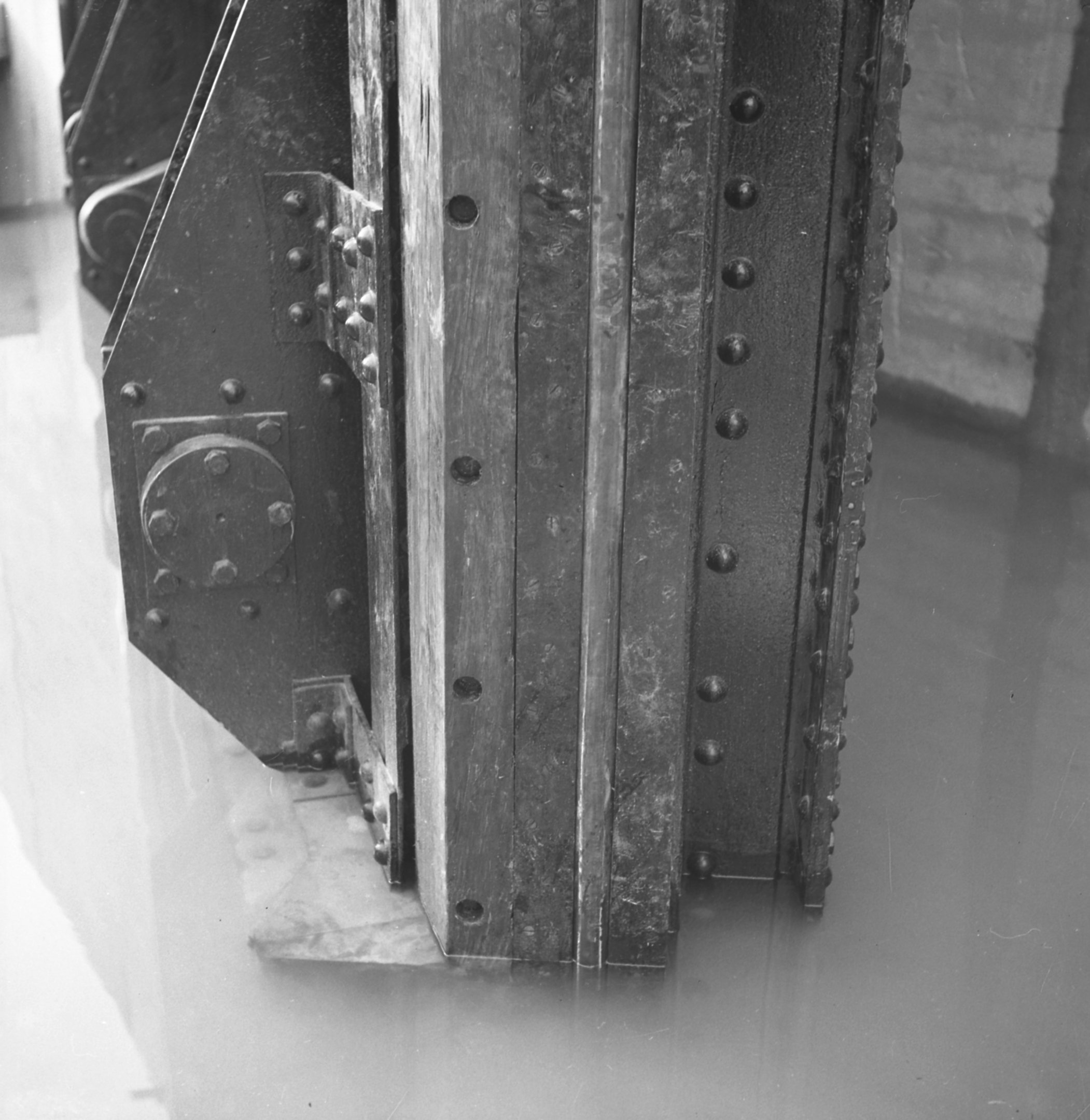 Hajózózsilip felső kapu - Gumitömítés a csapóoszlopon, 1941. március 1. (Magyar Környezetvédelmi és Vízügyi Múzeum - Duna Múzeum CC BY-NC-SA)