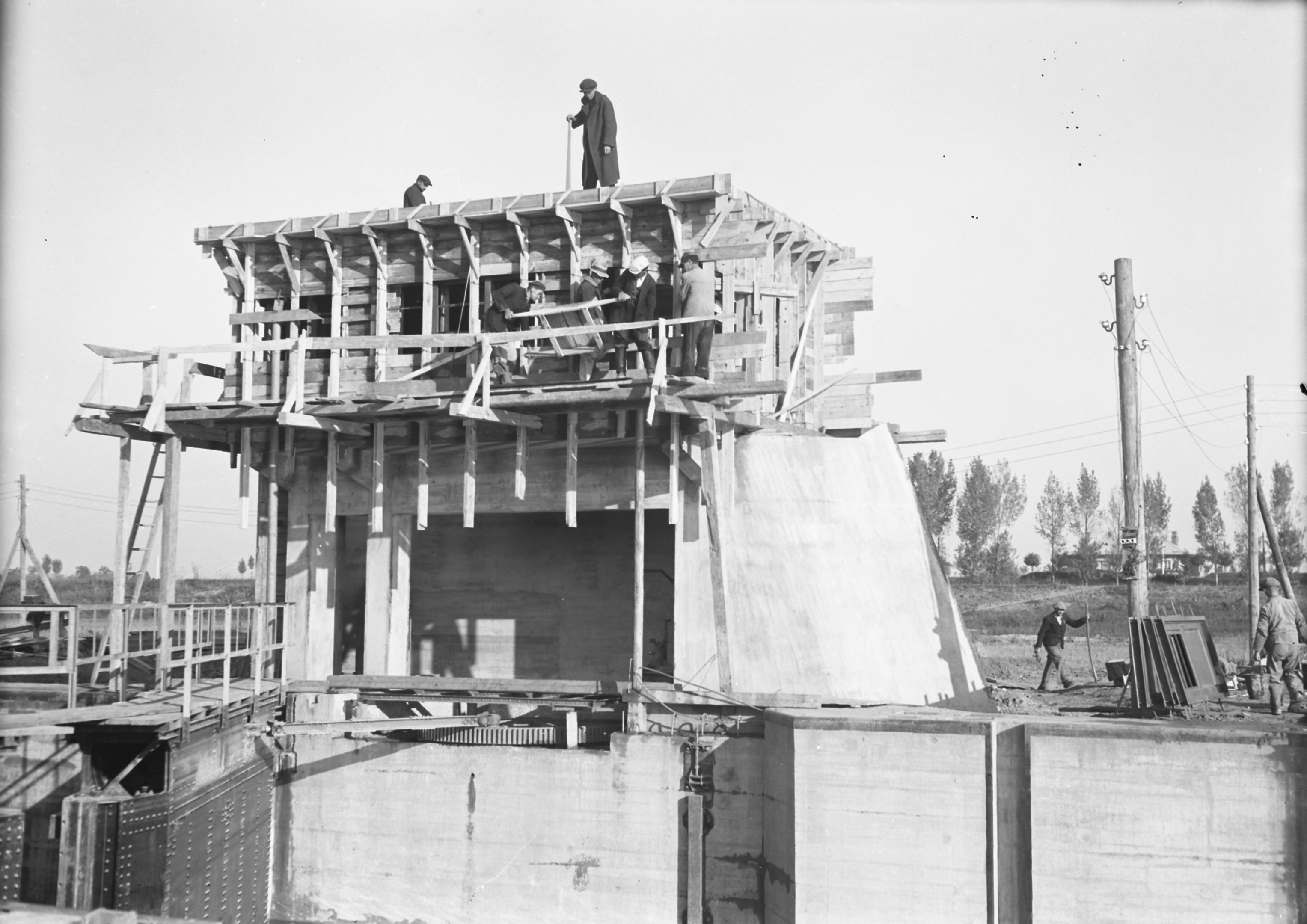Felső fő jobboldali gépkamrájának betonozása, 1941. október 13. (Magyar Környezetvédelmi és Vízügyi Múzeum - Duna Múzeum CC BY-NC-SA)