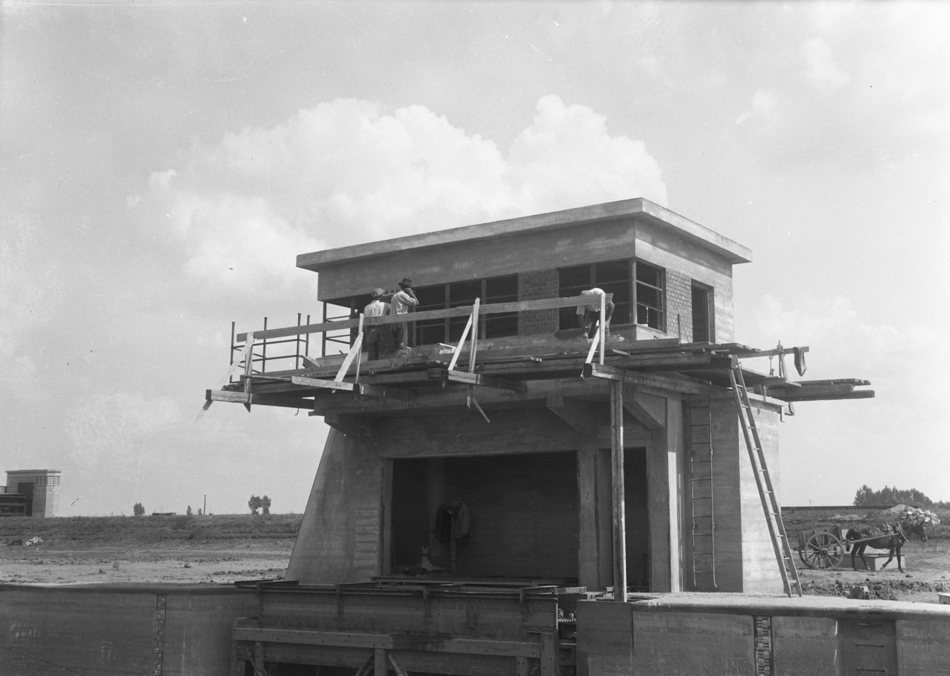 Hajózózsilip, felső fő - Baloldali gépkamra vakolása, 1942. június 26. (Magyar Környezetvédelmi és Vízügyi Múzeum - Duna Múzeum CC BY-NC-SA)