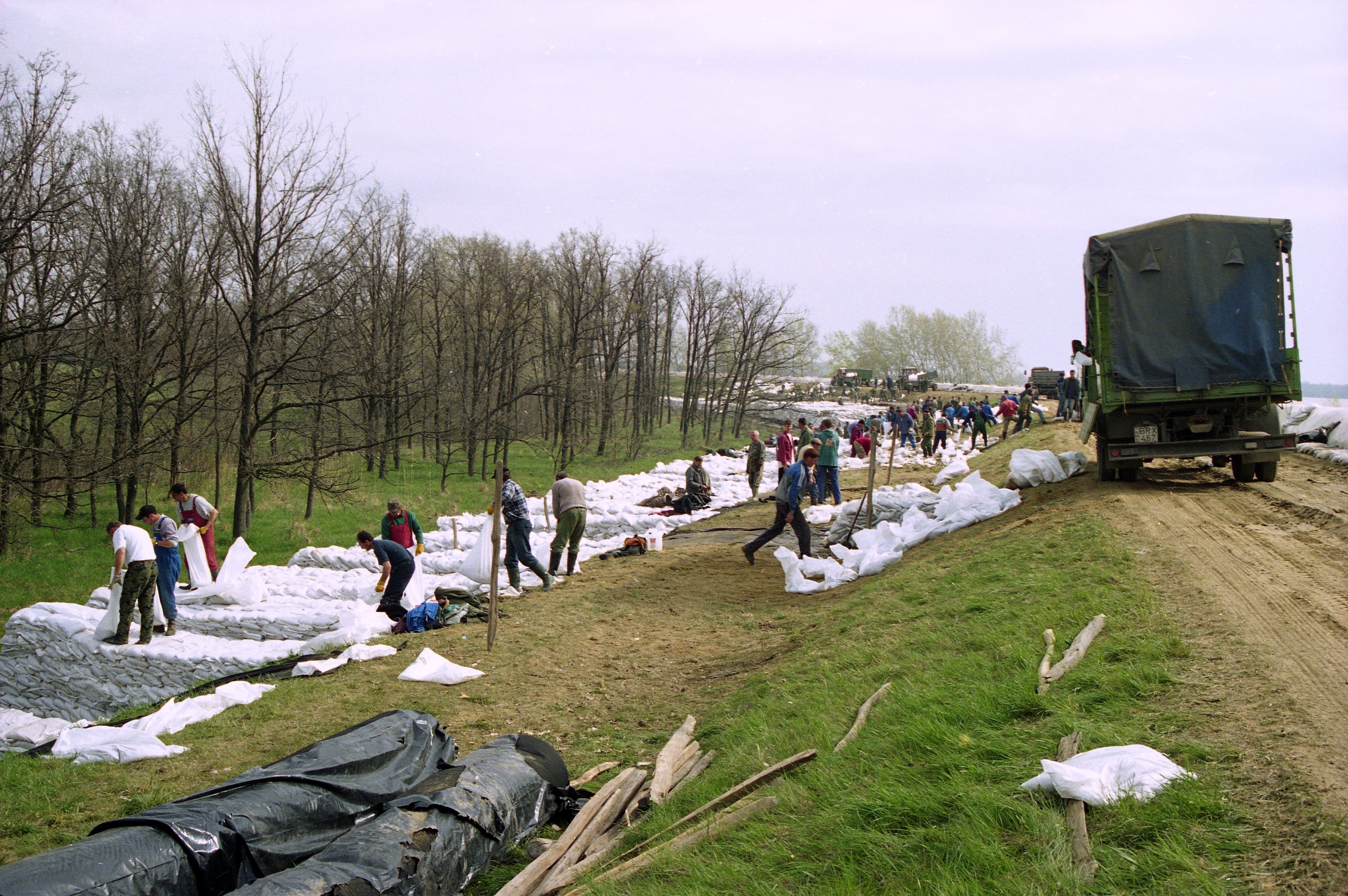 2000. évi árvíz a Tiszán - Tiszasüly (Magyar Környezetvédelmi és Vízügyi Múzeum - Duna Múzeum CC BY-NC-SA)