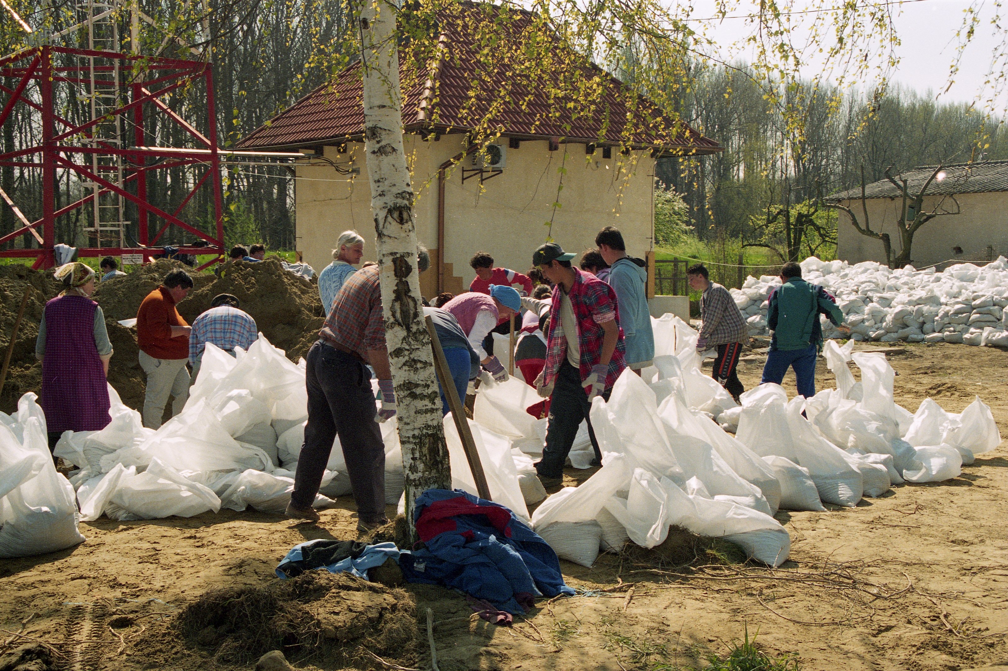 2000. évi árvíz a Tiszán - Kőtelek (Magyar Környezetvédelmi és Vízügyi Múzeum - Duna Múzeum CC BY-NC-SA)