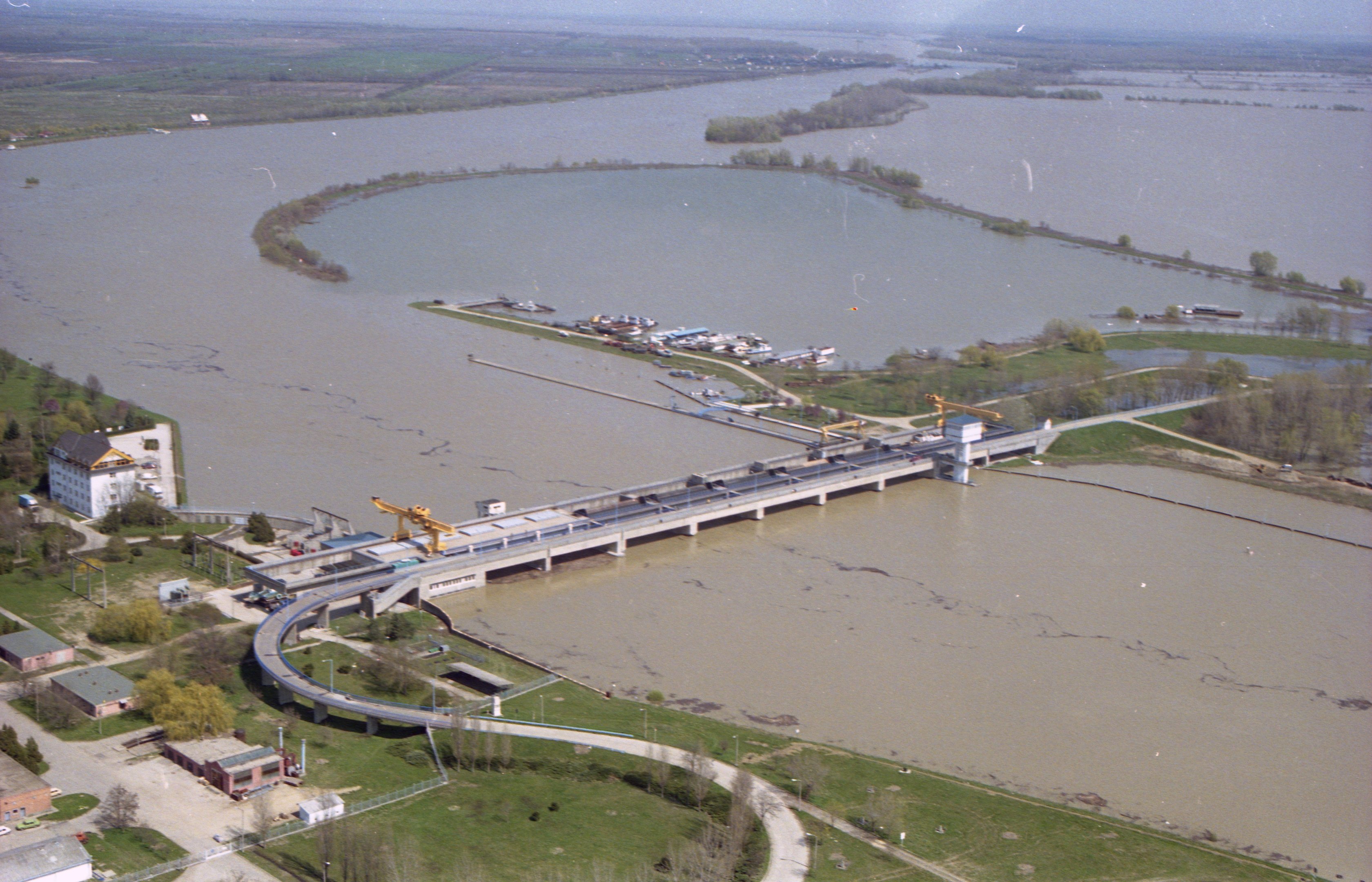 2000. évi árvíz a Tiszán - Kisköre (Magyar Környezetvédelmi és Vízügyi Múzeum - Duna Múzeum CC BY-NC-SA)