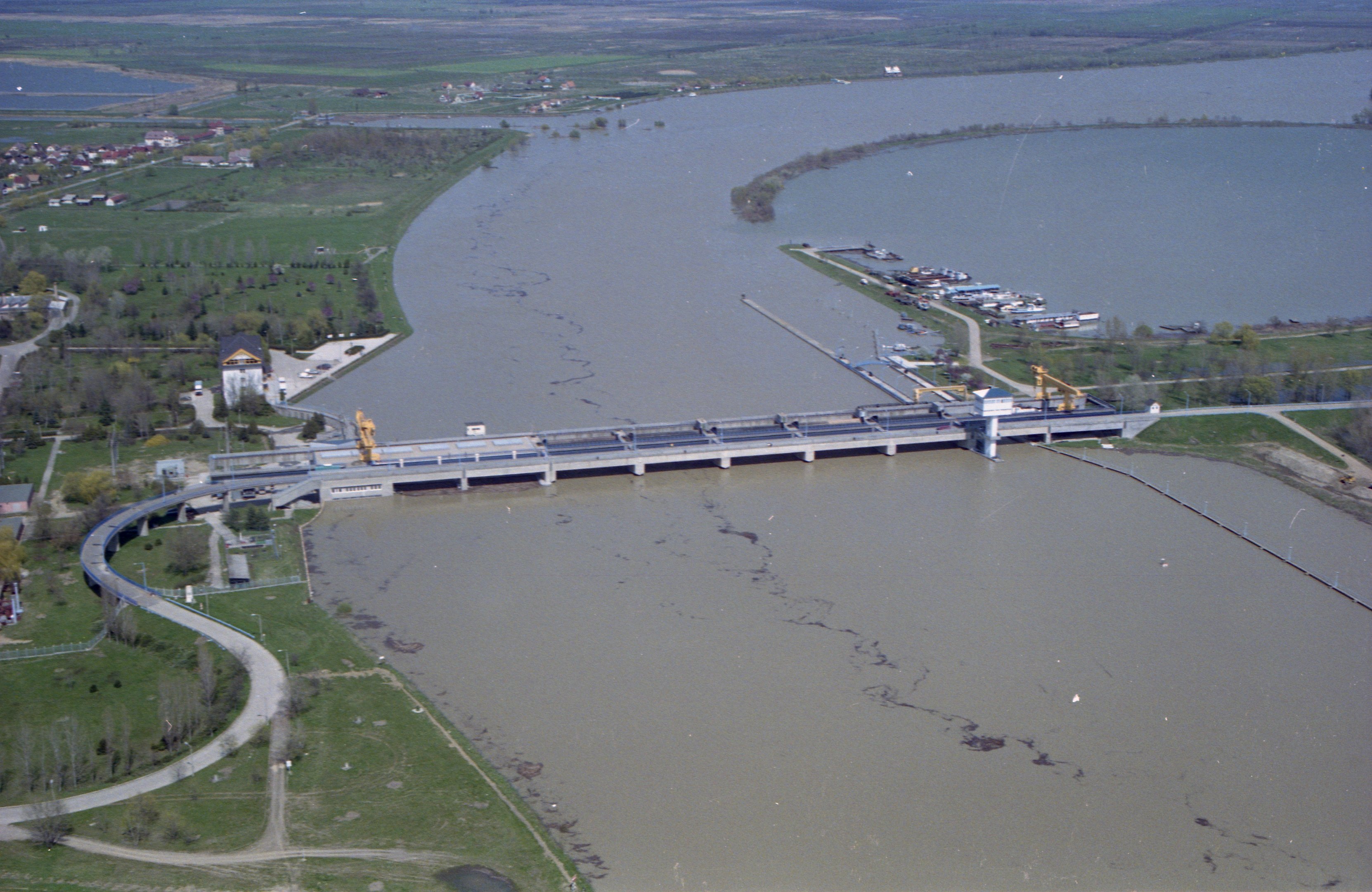 2000. évi árvíz a Tiszán - Kisköre (Magyar Környezetvédelmi és Vízügyi Múzeum - Duna Múzeum CC BY-NC-SA)