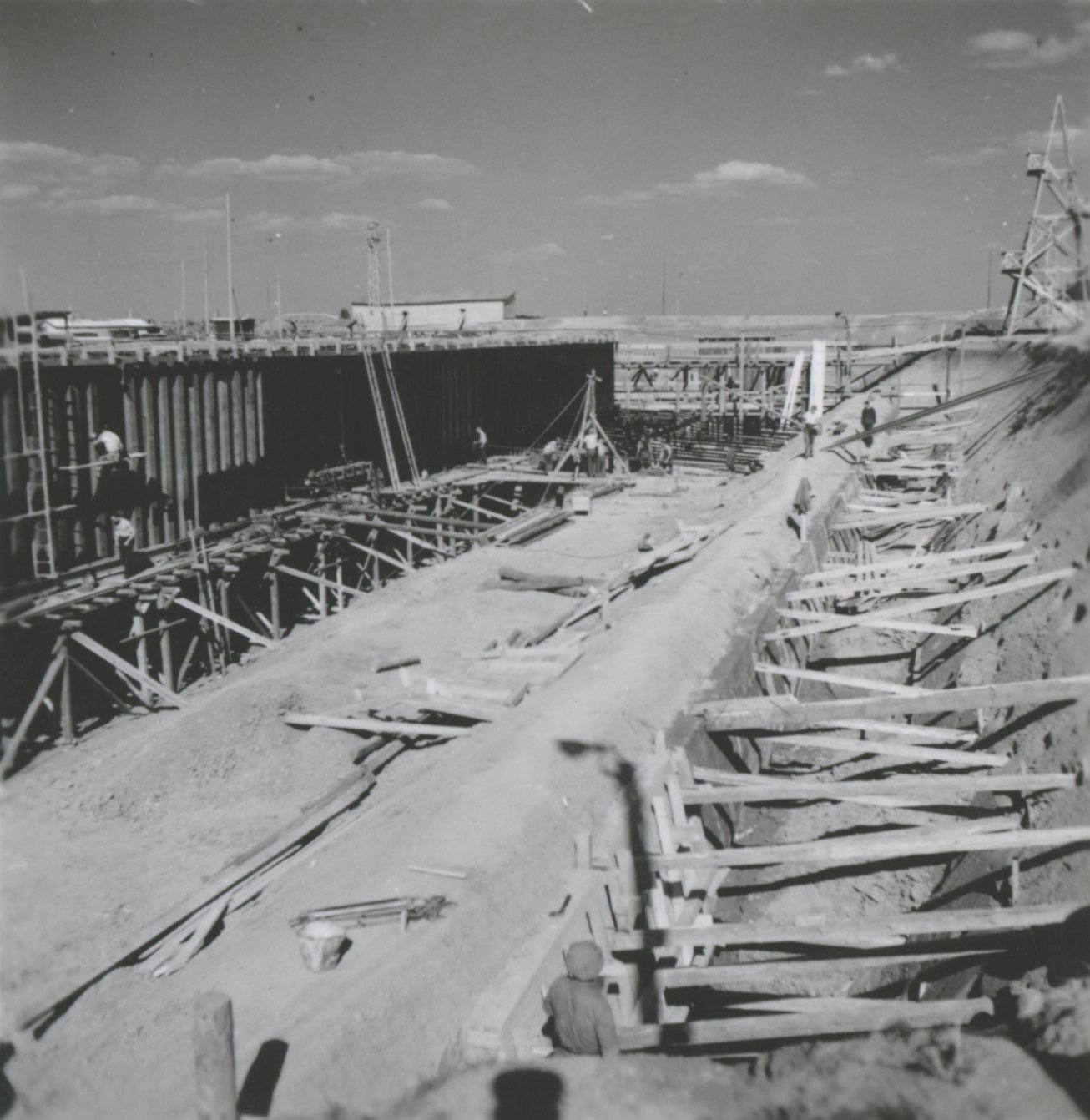 Baloldali kihorgonyzó lapok betonozása - Főhorgony szerelés, 1939. augusztus 31. (Magyar Környezetvédelmi és Vízügyi Múzeum - Duna Múzeum CC BY-NC-SA)