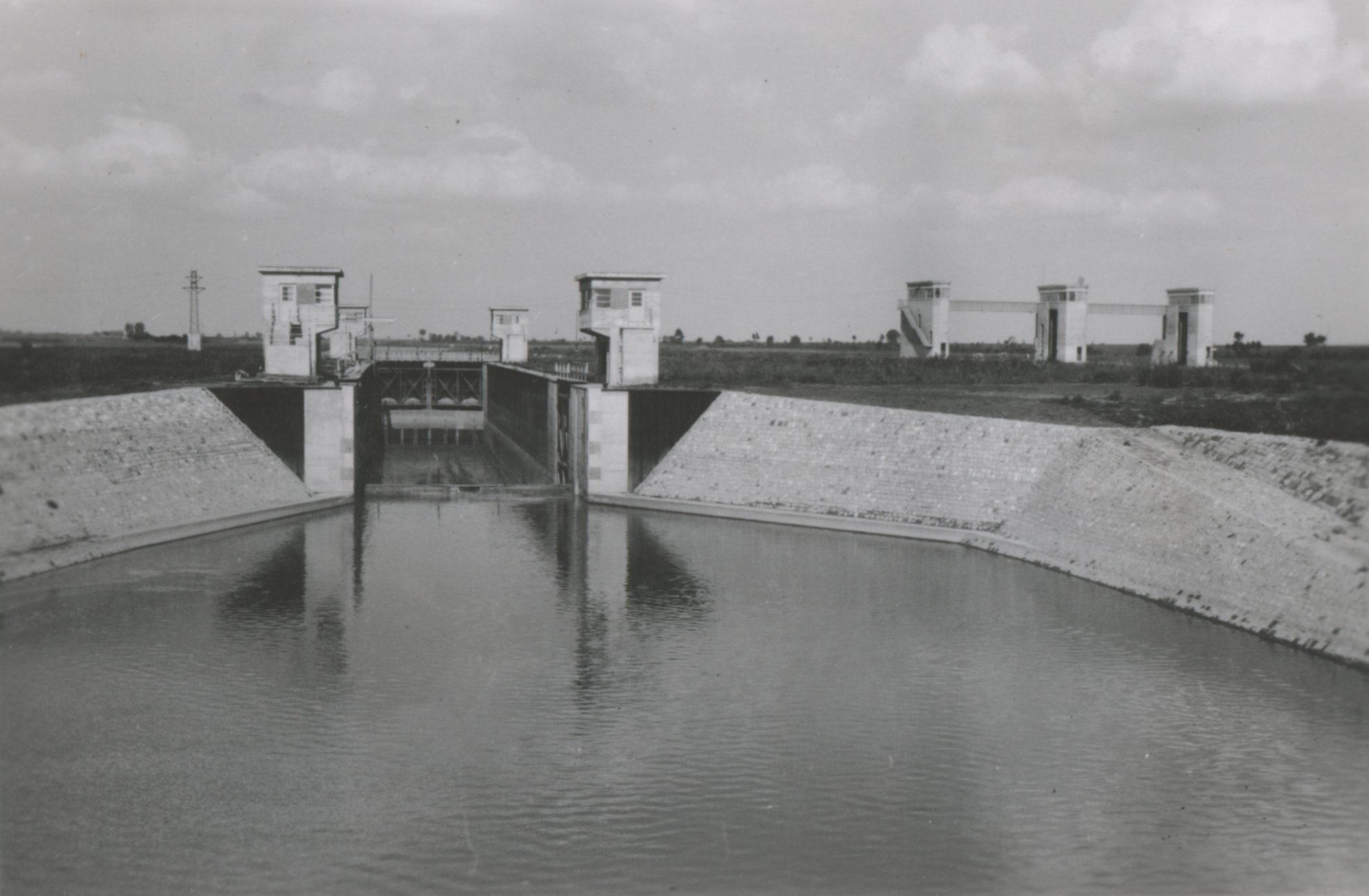 Békésszentandrási vízlépcső építése, 1943. július (Magyar Környezetvédelmi és Vízügyi Múzeum - Duna Múzeum CC BY-NC-SA)