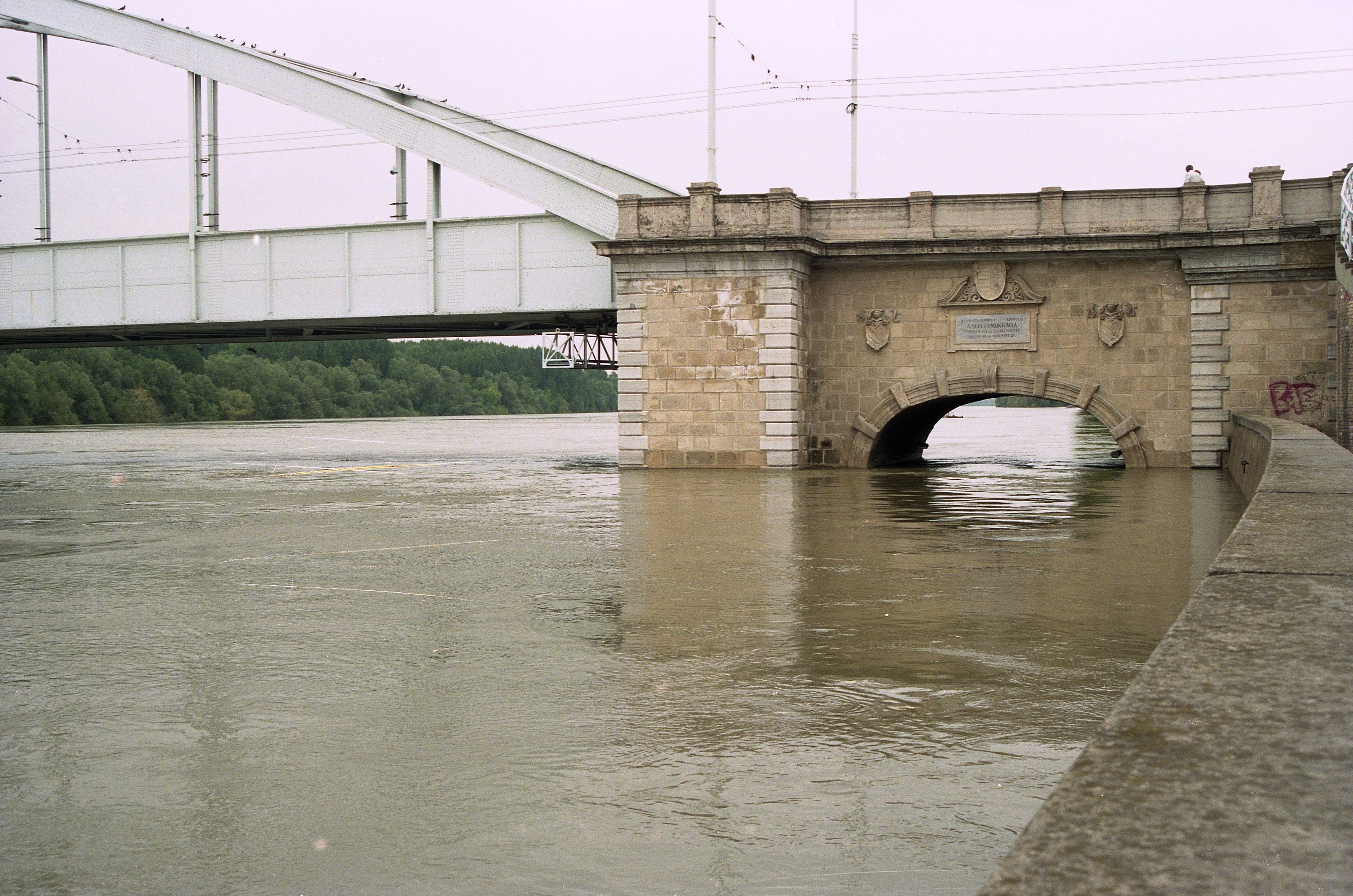 2000. évi árvíz a Tiszán - Szeged (Magyar Környezetvédelmi és Vízügyi Múzeum - Duna Múzeum CC BY-NC-SA)