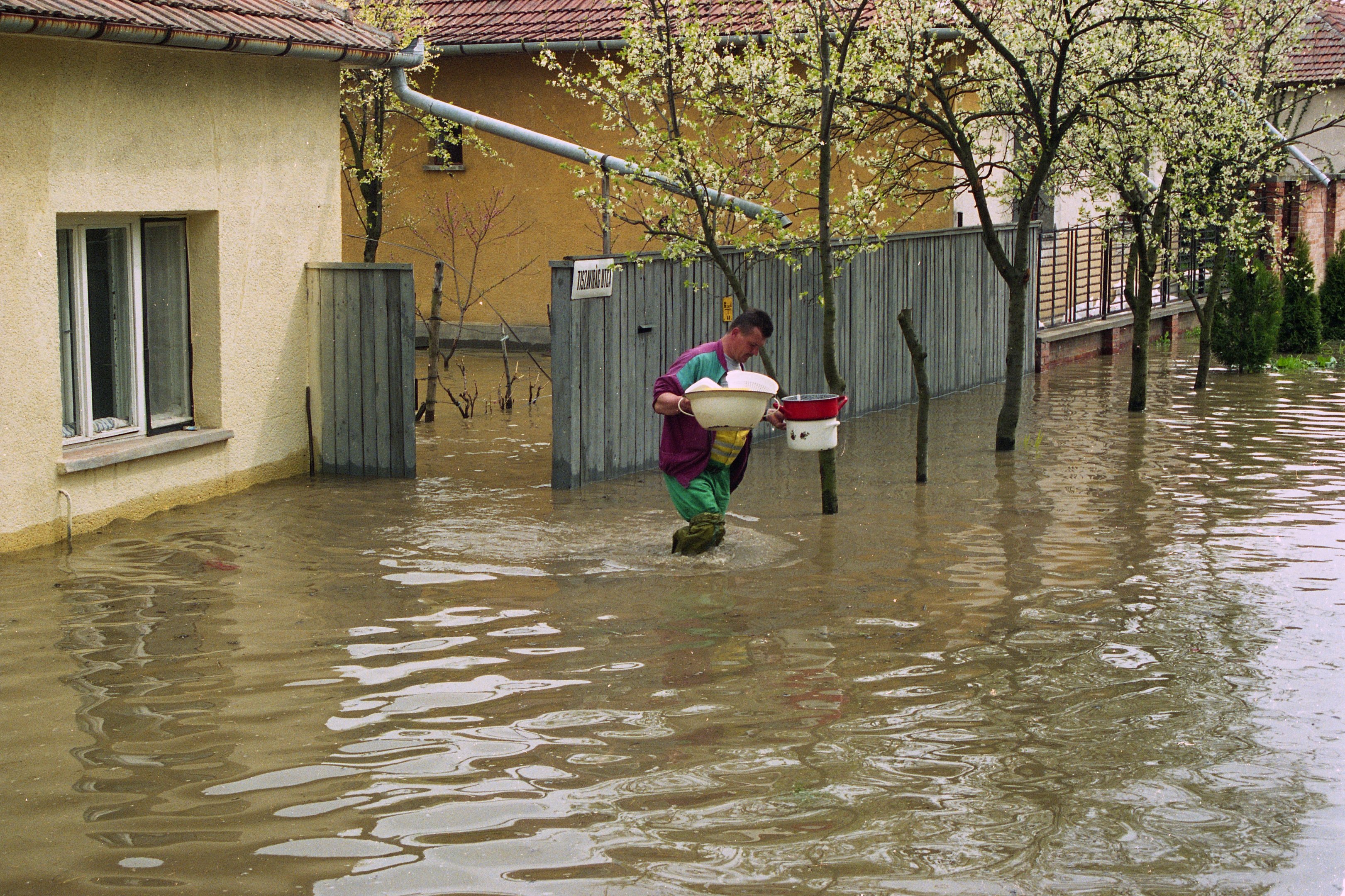 2000. évi árvíz a Tiszán - Vezseny (Magyar Környezetvédelmi és Vízügyi Múzeum - Duna Múzeum CC BY-NC-SA)