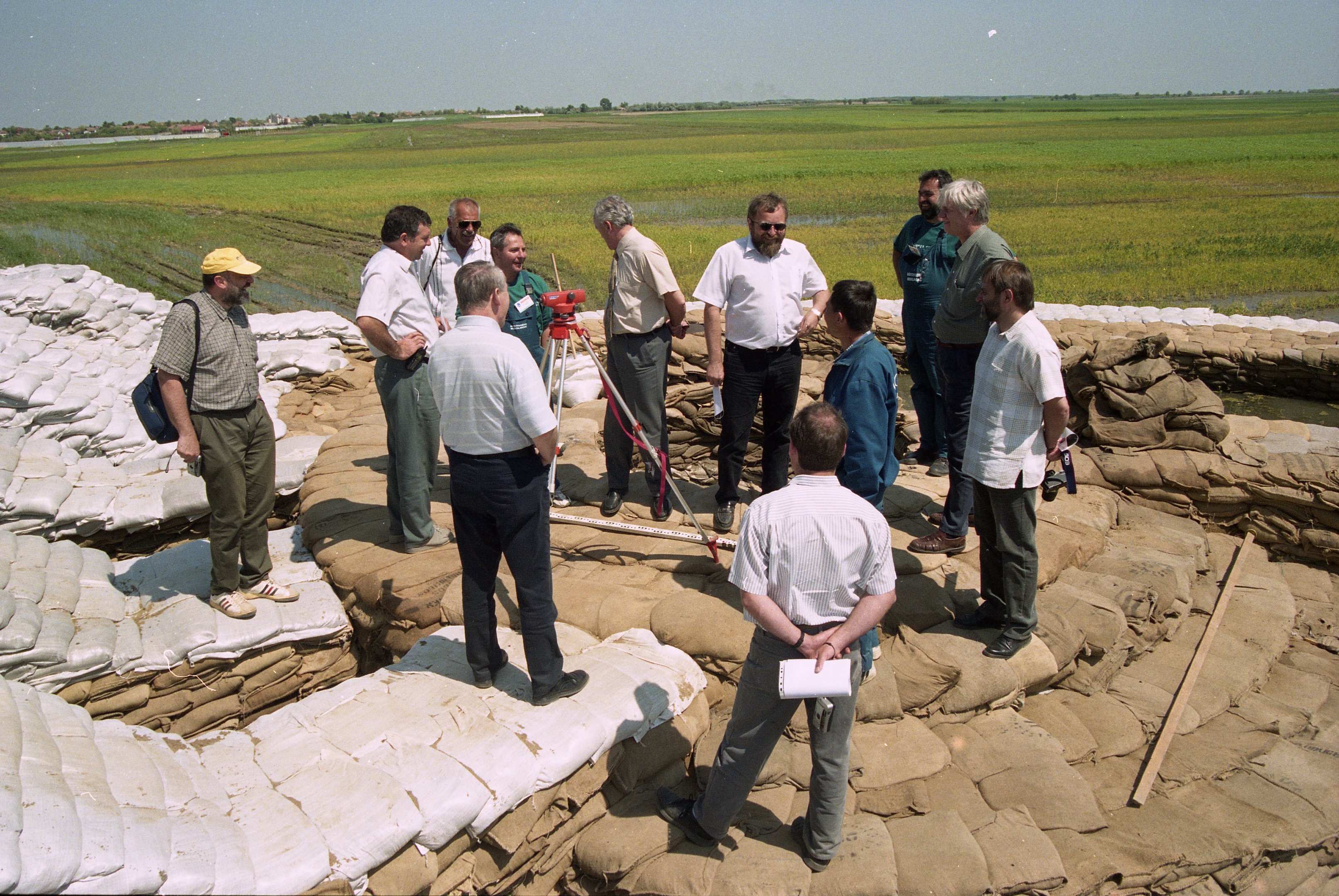 2000. évi árvíz a Tiszán - Tiszasas (Magyar Környezetvédelmi és Vízügyi Múzeum - Duna Múzeum CC BY-NC-SA)