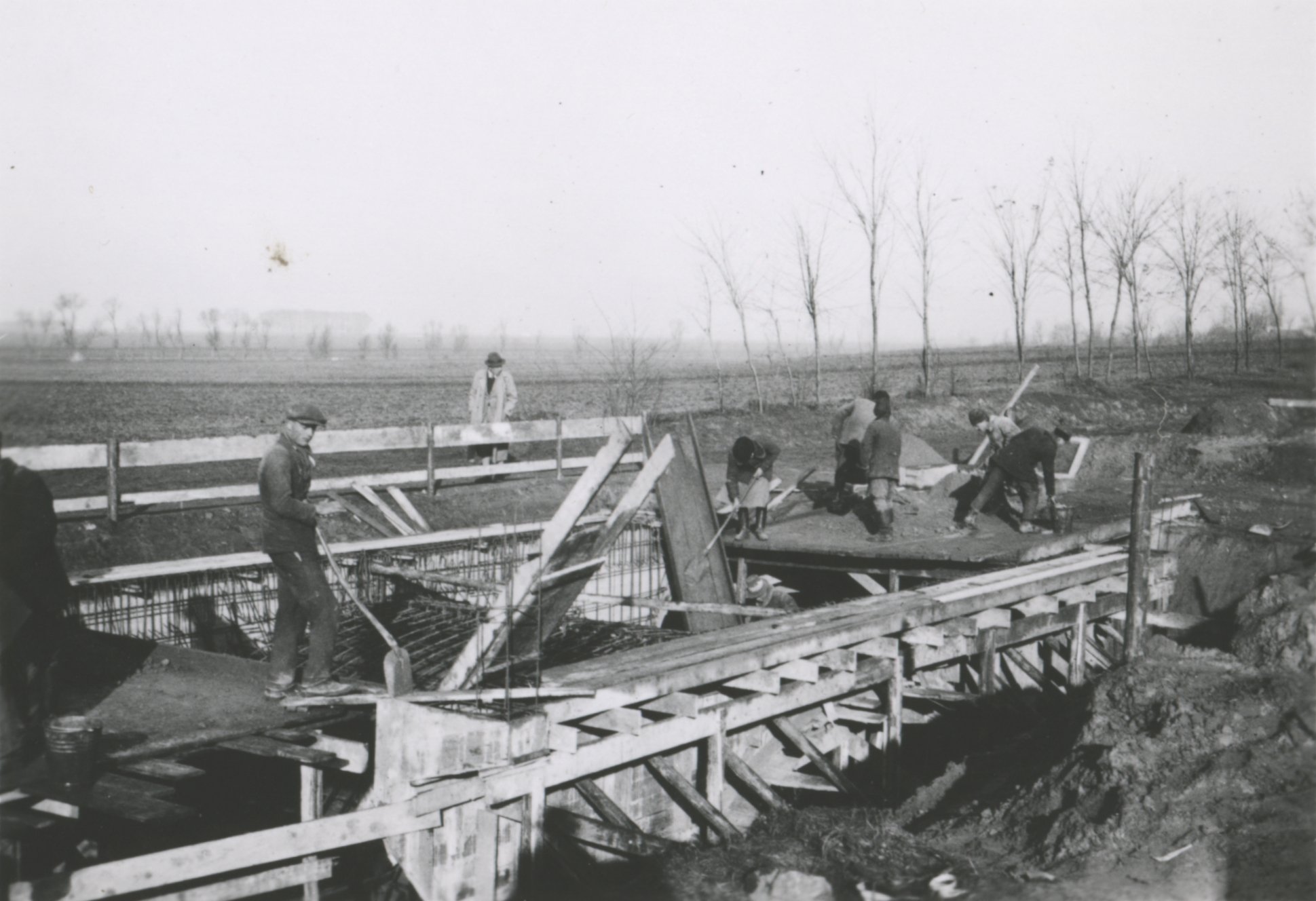 28. sz. híd betonozása, 1938. december 1. (Magyar Környezetvédelmi és Vízügyi Múzeum - Duna Múzeum CC BY-NC-SA)