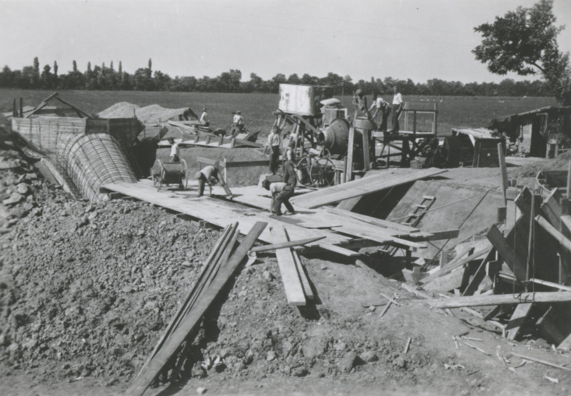 A 4. sz. bújtató betonozása, 1939. július (Magyar Környezetvédelmi és Vízügyi Múzeum - Duna Múzeum CC BY-NC-SA)