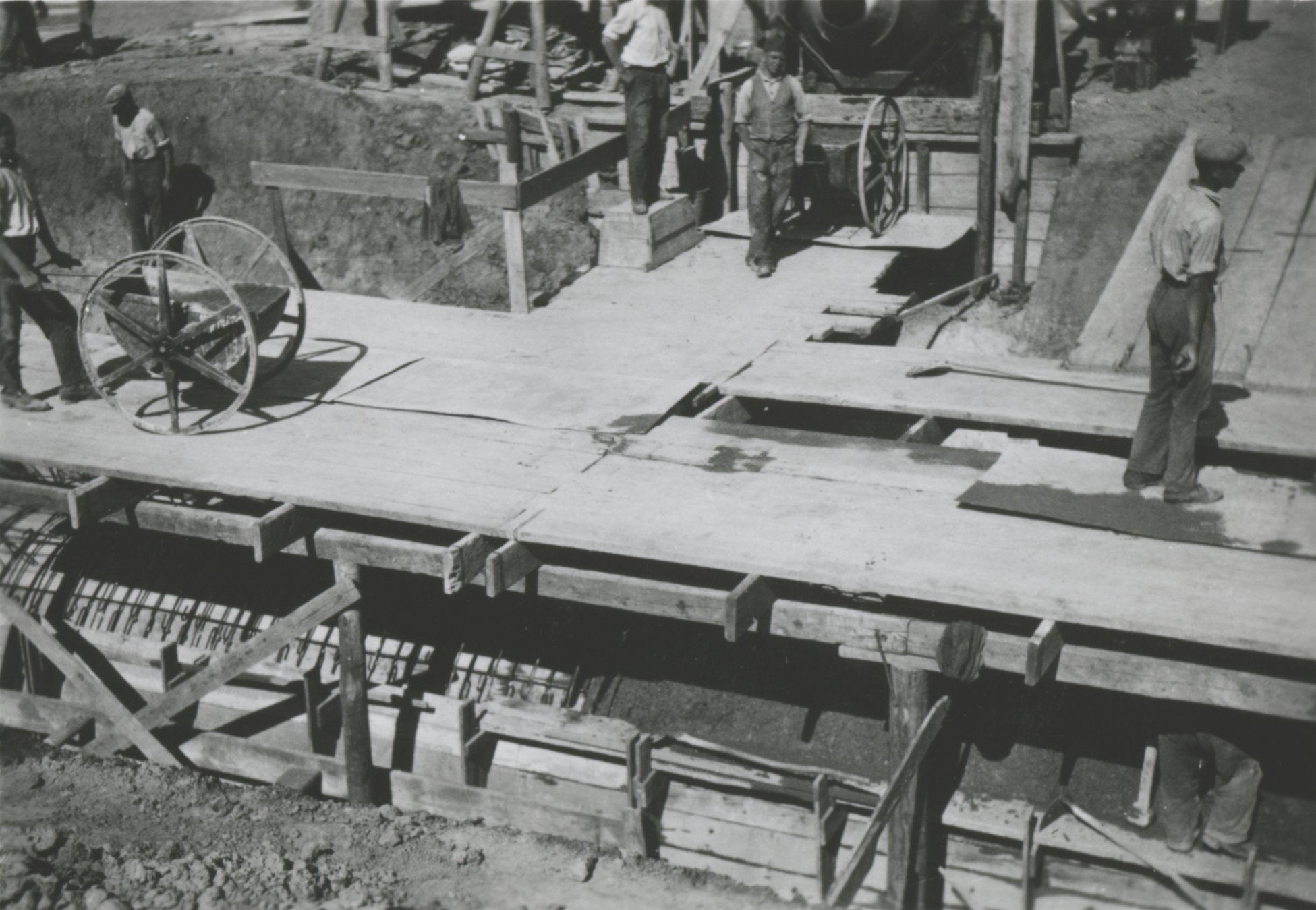 A 4. sz. bújtató betonozása, 1939. július (Magyar Környezetvédelmi és Vízügyi Múzeum - Duna Múzeum CC BY-NC-SA)