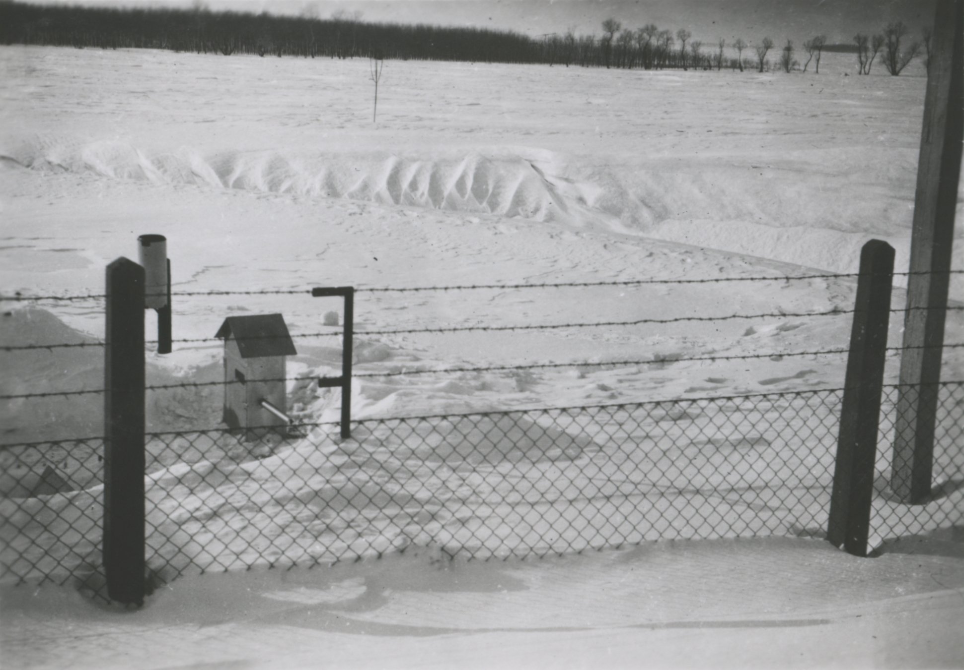 Meteorológiai állomás télen, 1940. február (Magyar Környezetvédelmi és Vízügyi Múzeum - Duna Múzeum CC BY-NC-SA)