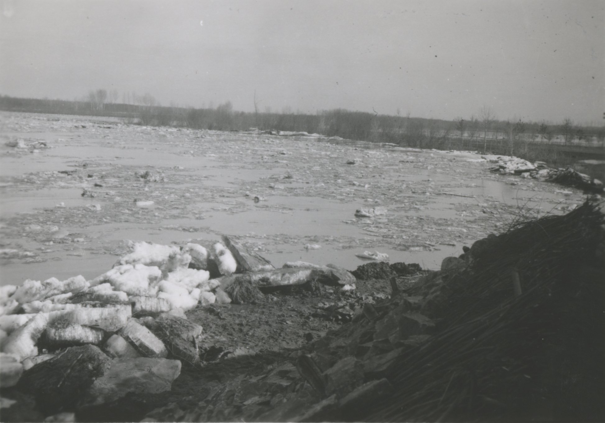 Jégzajlás Örvénynél, 1940. március (Magyar Környezetvédelmi és Vízügyi Múzeum - Duna Múzeum CC BY-NC-SA)