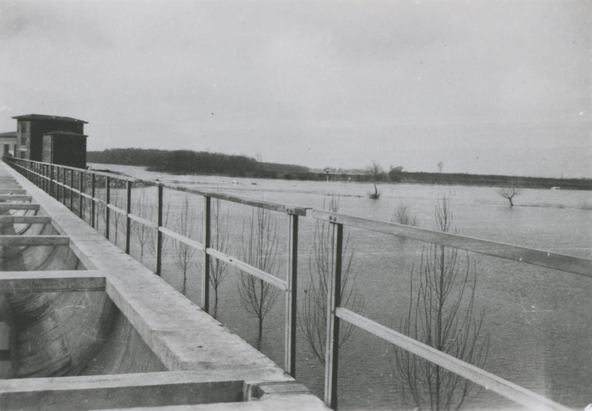 Tavaszi árvíz Örvénynél, 1940. március (Magyar Környezetvédelmi és Vízügyi Múzeum - Duna Múzeum CC BY-NC-SA)