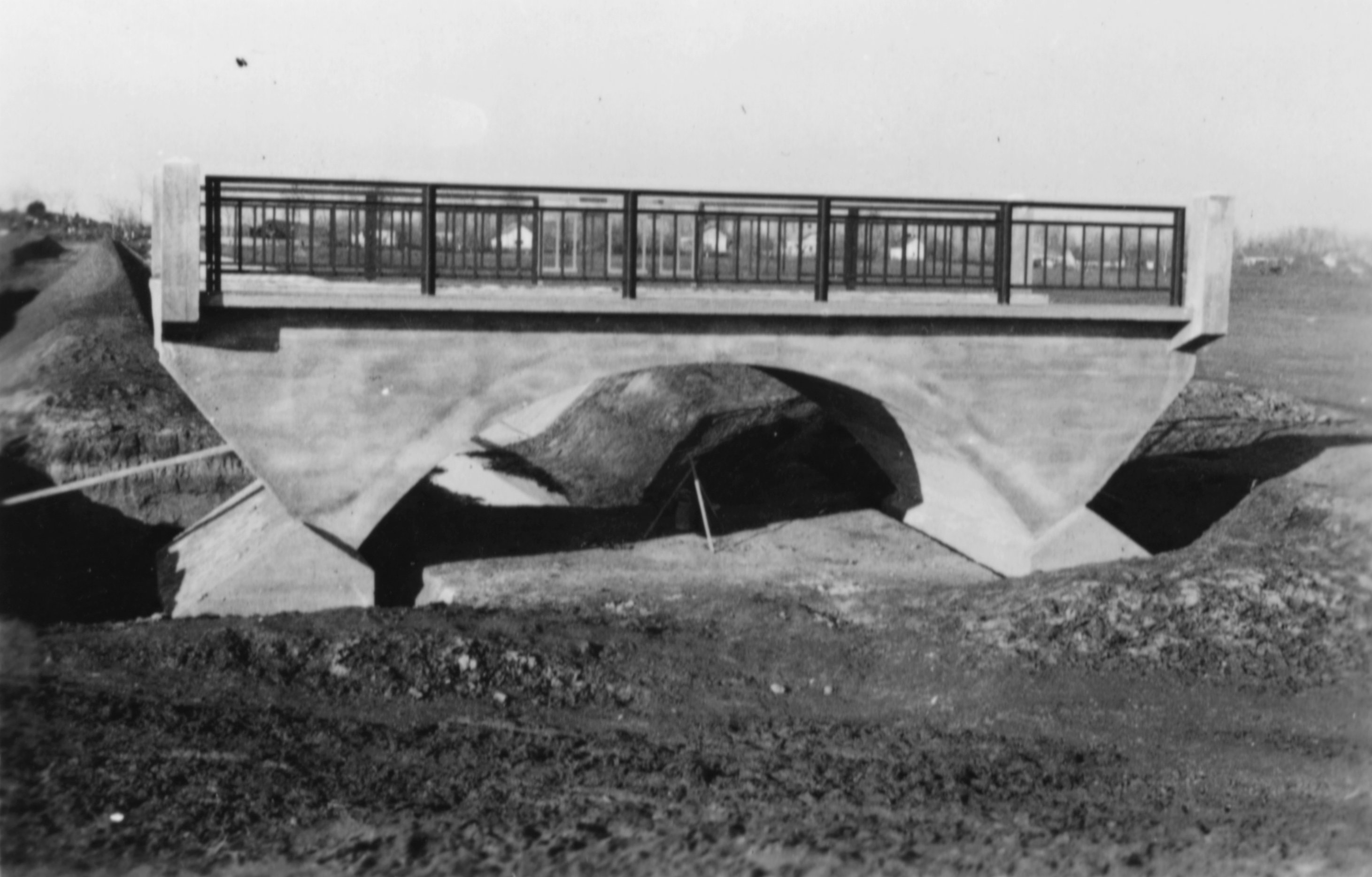 I. szakasz - Híd látképe korlát felszerelés után, 1938. október (Magyar Környezetvédelmi és Vízügyi Múzeum - Duna Múzeum CC BY-NC-SA)