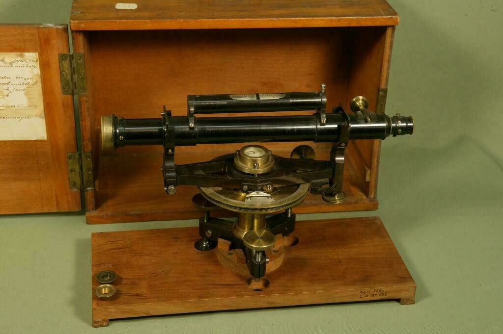 Stampfer-rendszerű szintezőműszer (Duna Múzeum CC BY-NC-SA)
