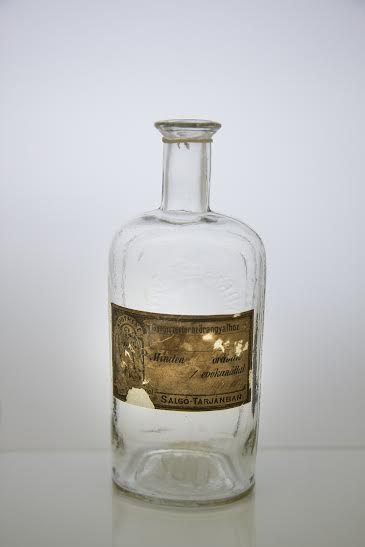 gyógyszeres üveg (Dornyay Béla Múzeum, Salgótarján CC BY-NC-SA)