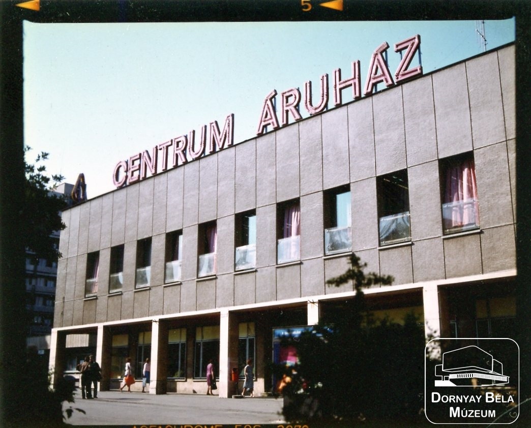 Salgótarjáni Centrum Áruház (Dornyay Béla Múzeum, Salgótarján CC BY-NC-SA)