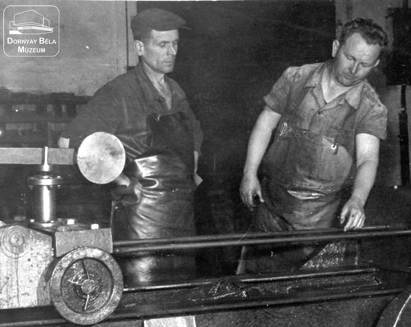 Rúdvashúzó acélgyári munkások (Dornyay Béla Múzeum, Salgótarján CC BY-NC-SA)