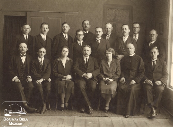 A salgótarjáni reálgimnázium tanári kara. 1928-29. (Dornyay Béla Múzeum, Salgótarján CC BY-NC-SA)