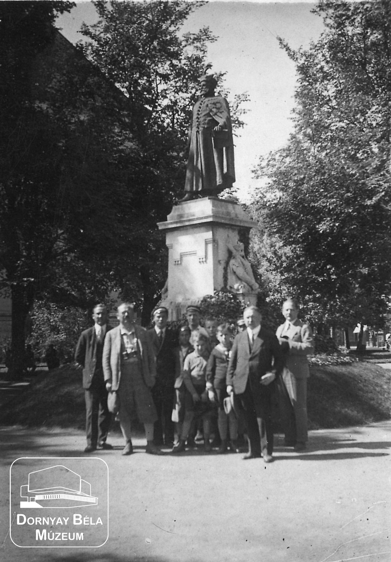 Dr. Dornyay Béla tanártársaival és diákjaival Debrecenben (Dornyay Béla Múzeum, Salgótarján CC BY-NC-SA)