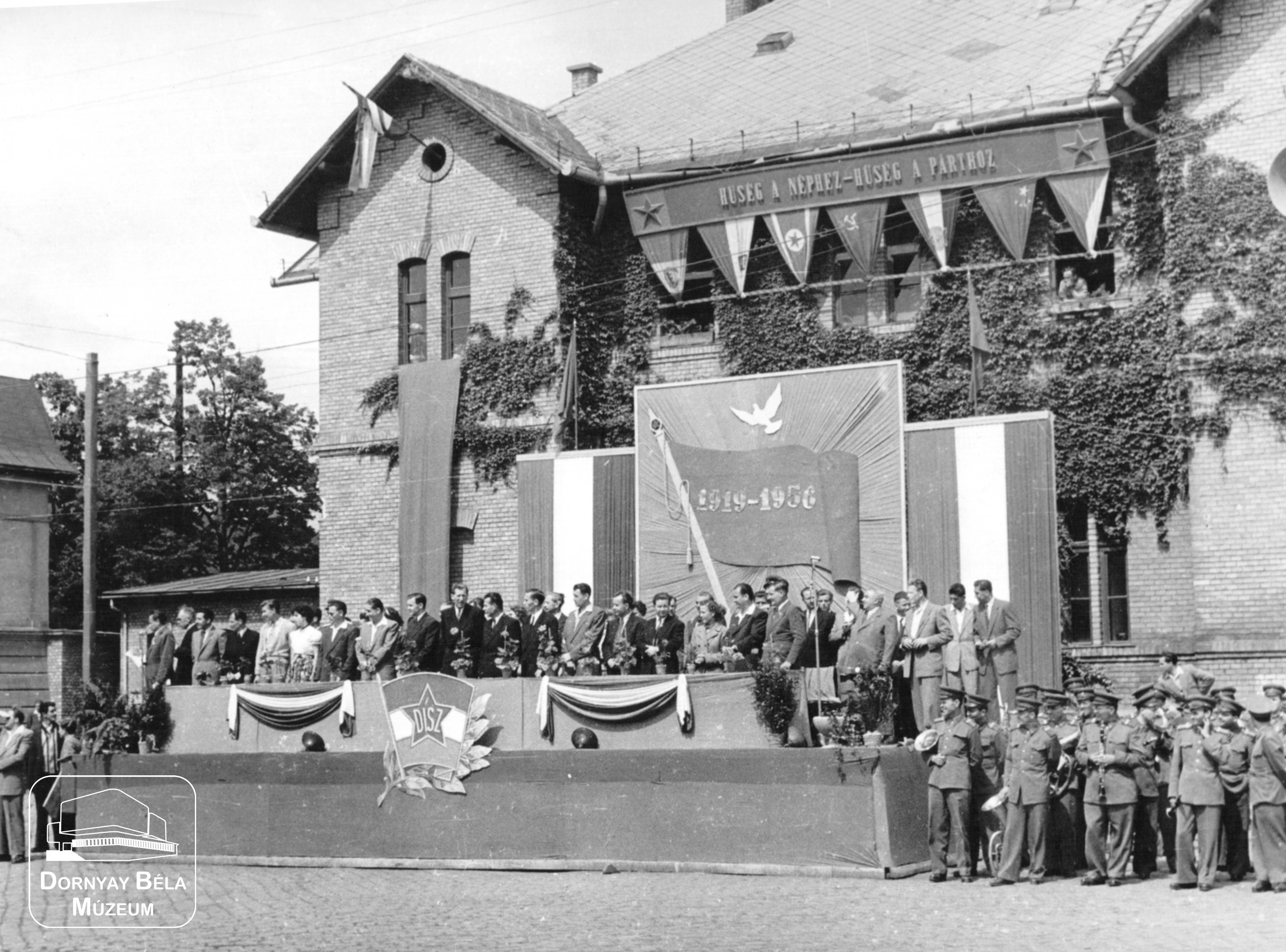 Ifjúsági nagygyűlés Salgótarjánban 1956-ban (Dornyay Béla Múzeum, Salgótarján CC BY-NC-SA)