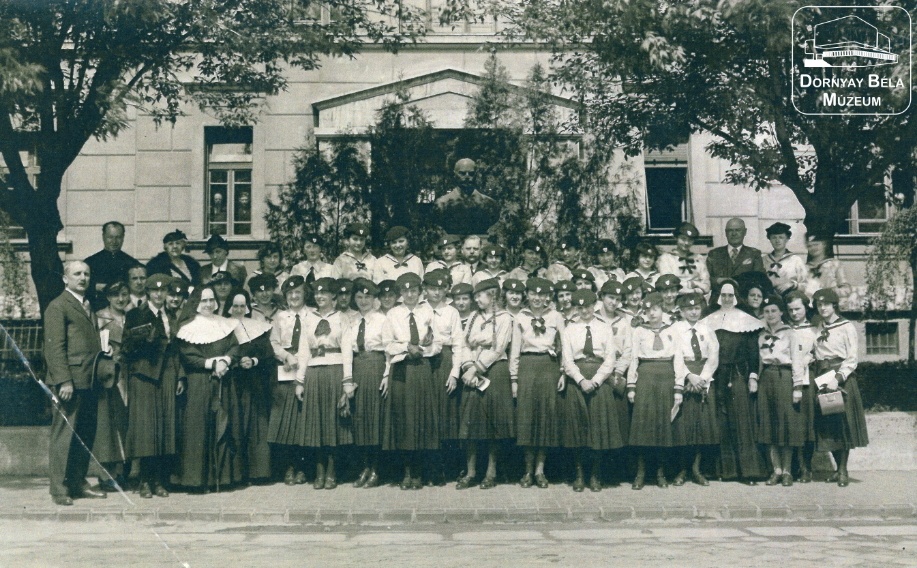 Angol kisasszonyok (Dornyay Béla Múzeum, Salgótarján CC BY-NC-SA)