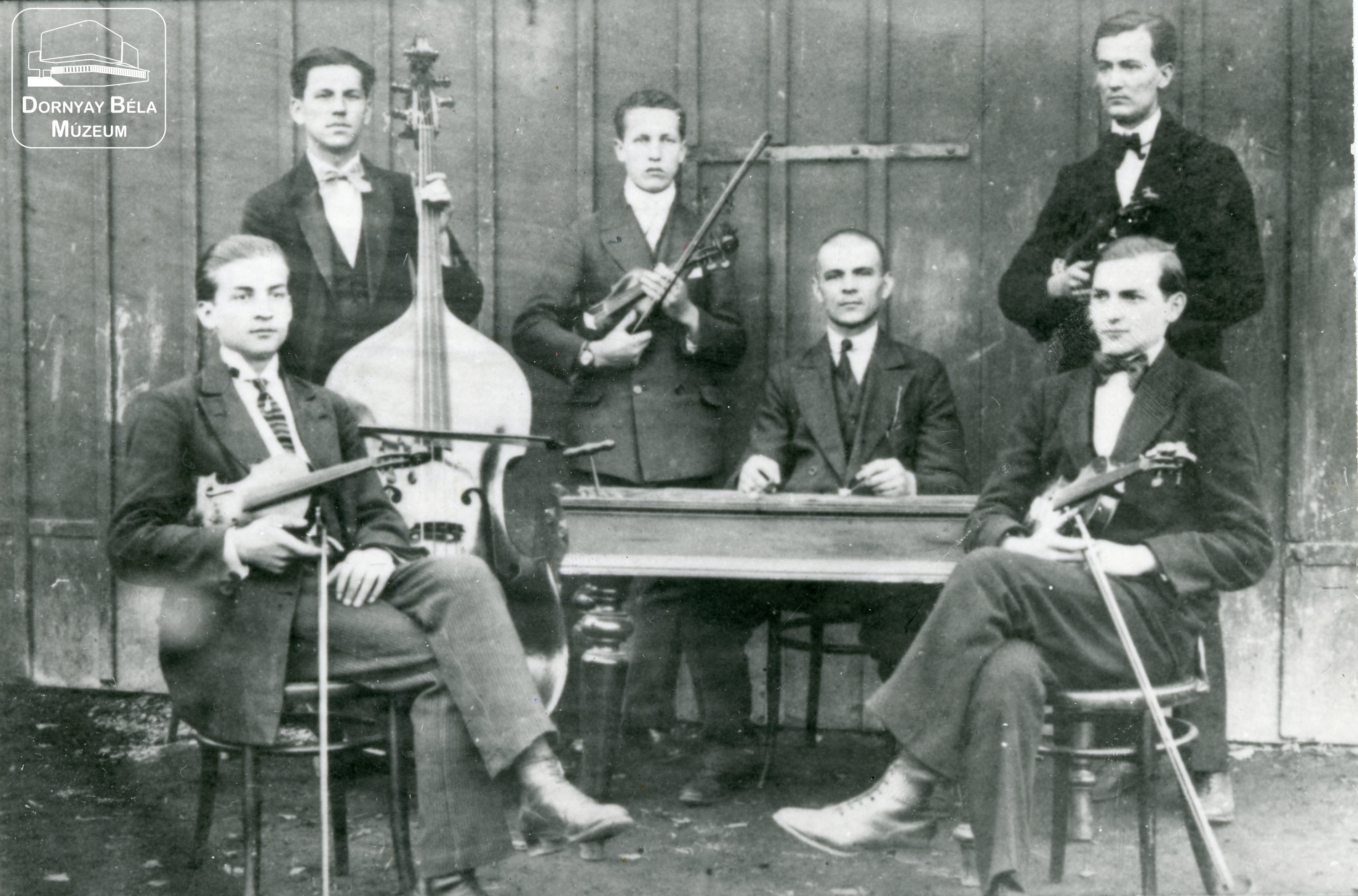Zenészek az Acélgyár mögött (Dornyay Béla Múzeum, Salgótarján CC BY-NC-SA)