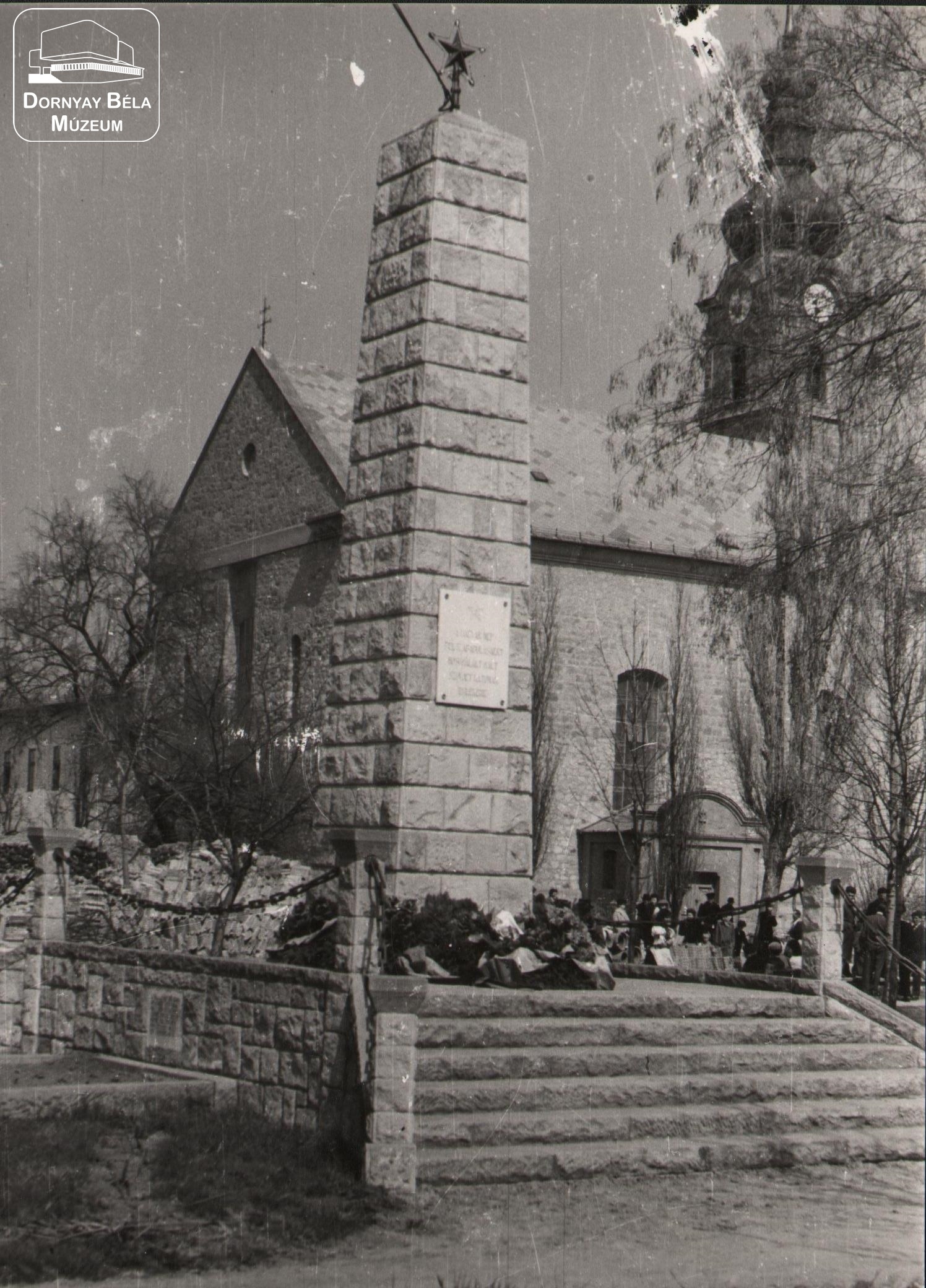 Emlékmű (Dornyay Béla Múzeum, Salgótarján CC BY-NC-SA)