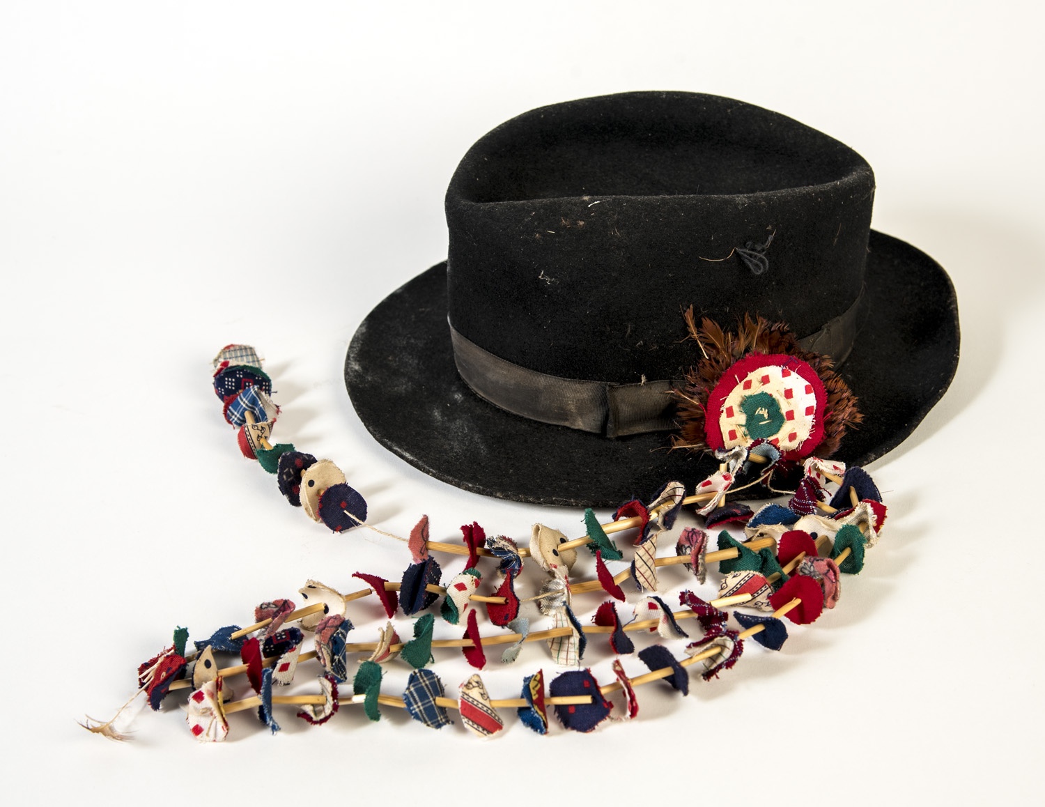 Farsangi kalapdísz kalapon (Szendehelyi Német Tájház CC BY-NC-SA)