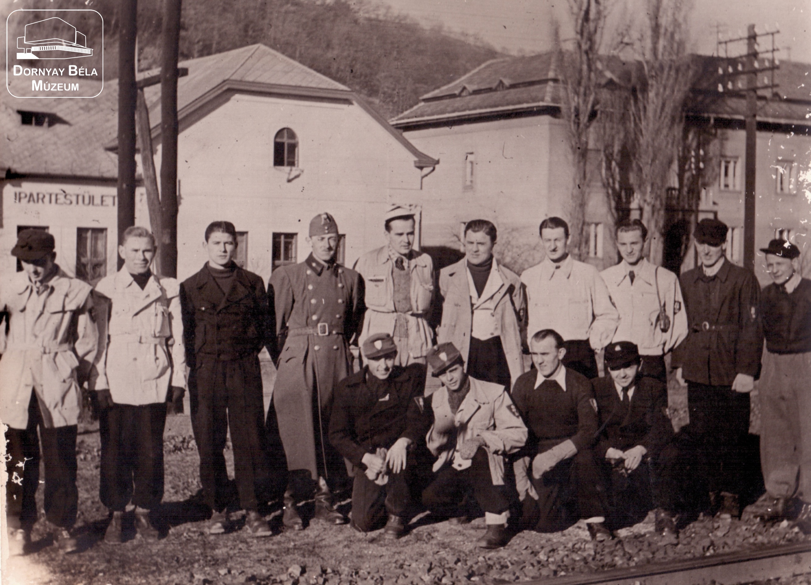 Acélgyári levente sí szakosztály tagjai (Dornyay Béla Múzeum, Salgótarján CC BY-NC-SA)