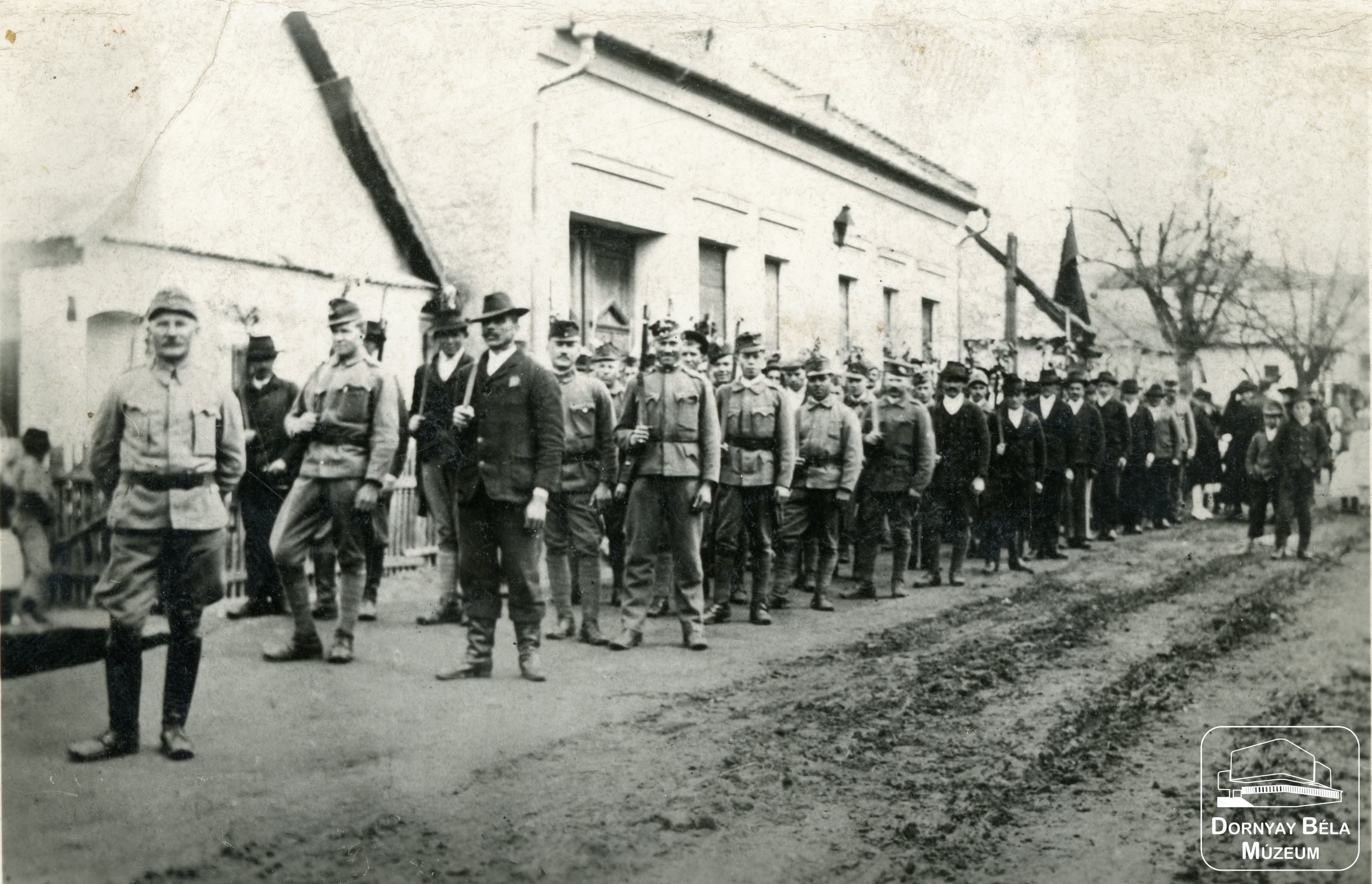 Vörös Hadsereg alakulata Kisterenye visszafoglalásakor. (Dornyay Béla Múzeum, Salgótarján CC BY-NC-SA)